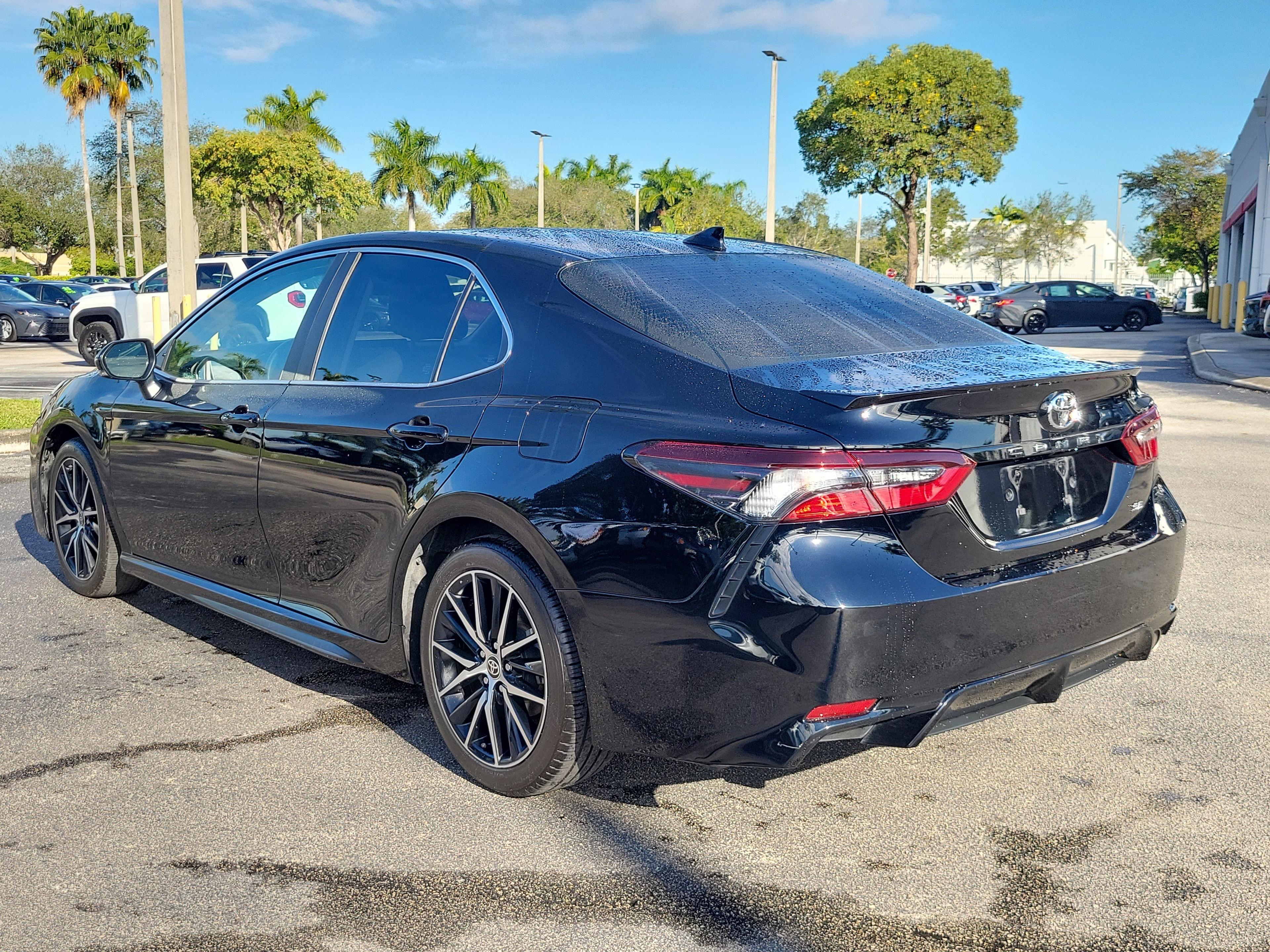 Toyota Camry Se Fwd - Thumbnail 6