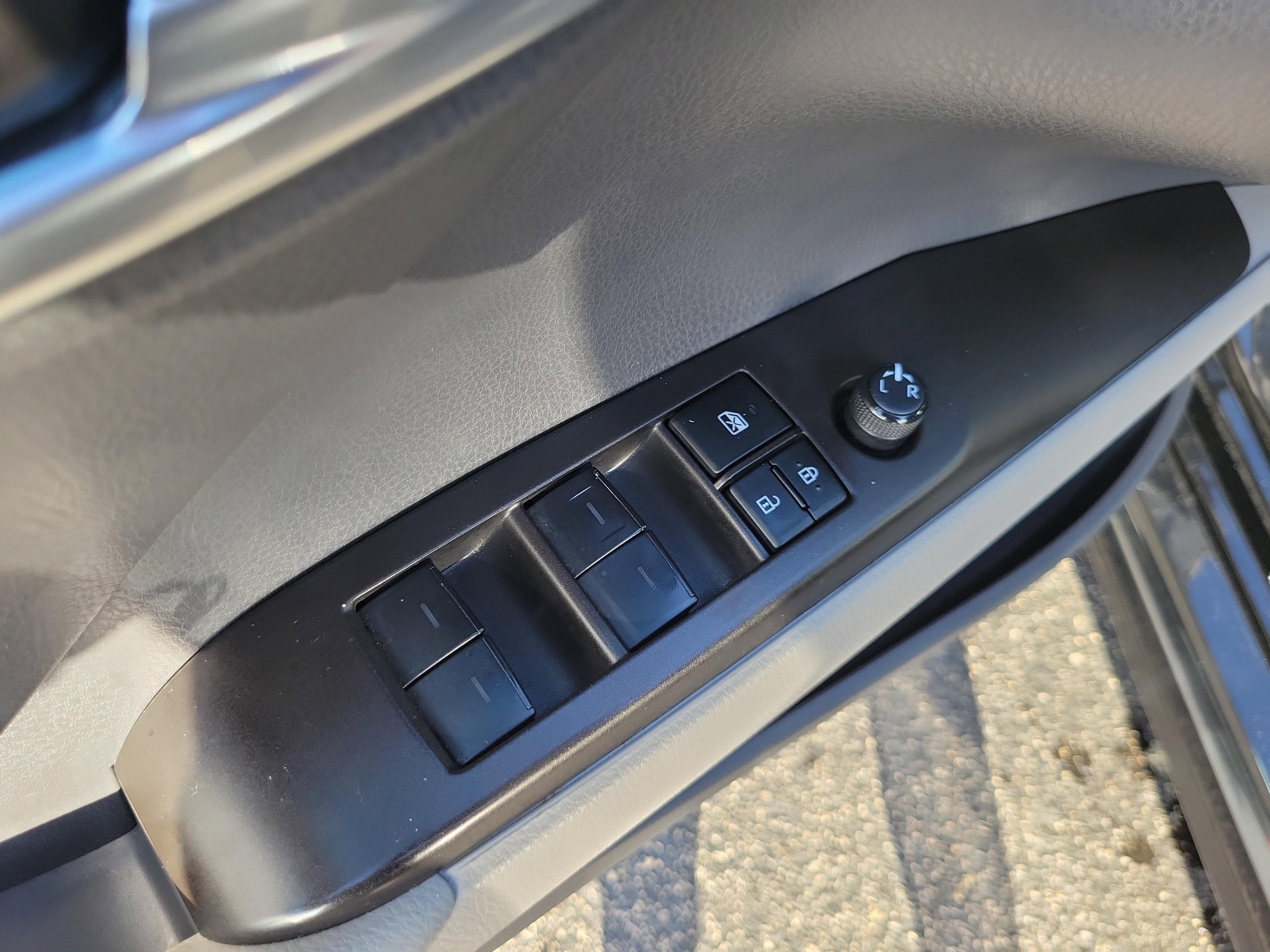 Toyota Camry Se Fwd - Thumbnail 13