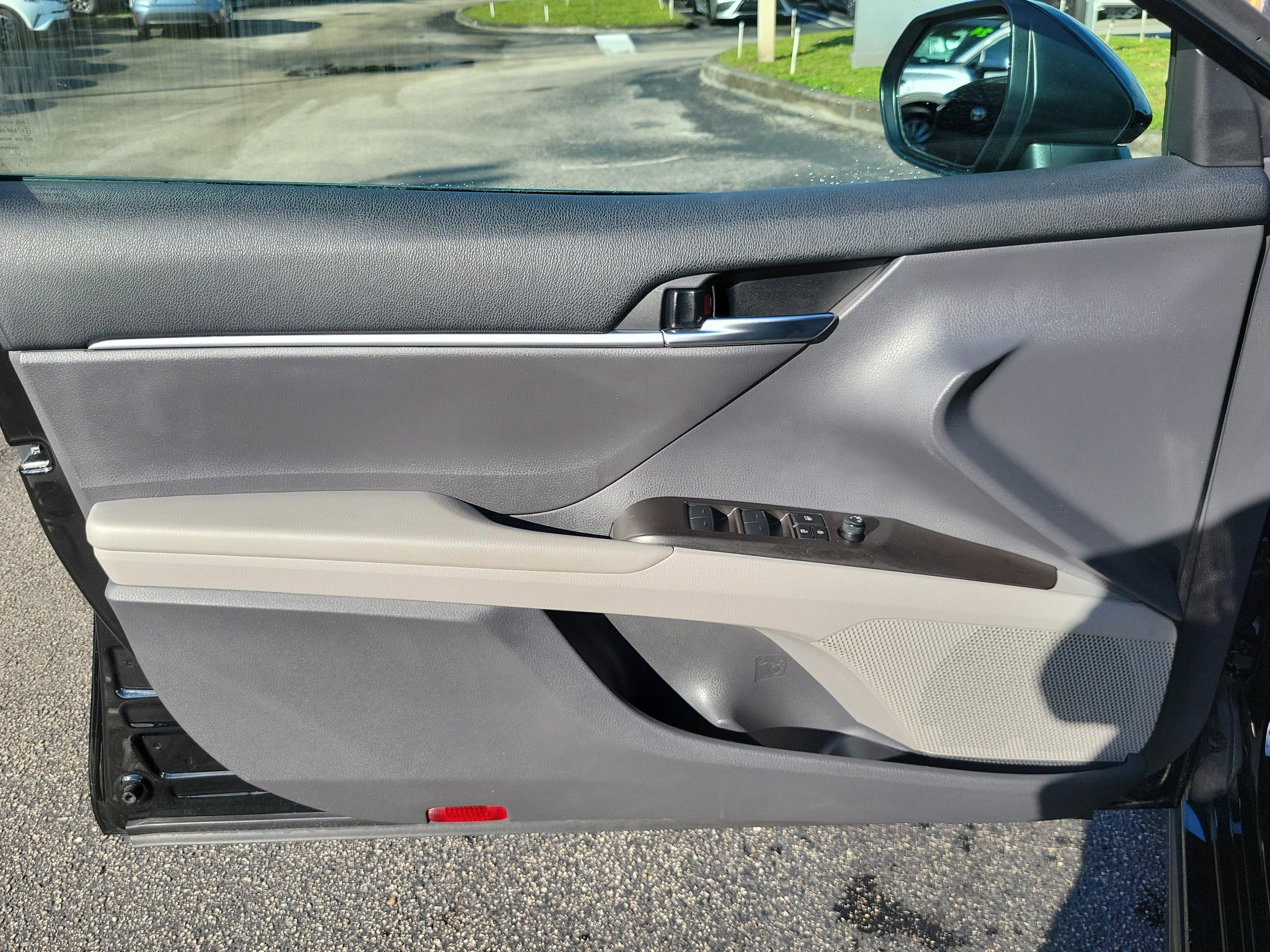 Toyota Camry Se Fwd - Thumbnail 12