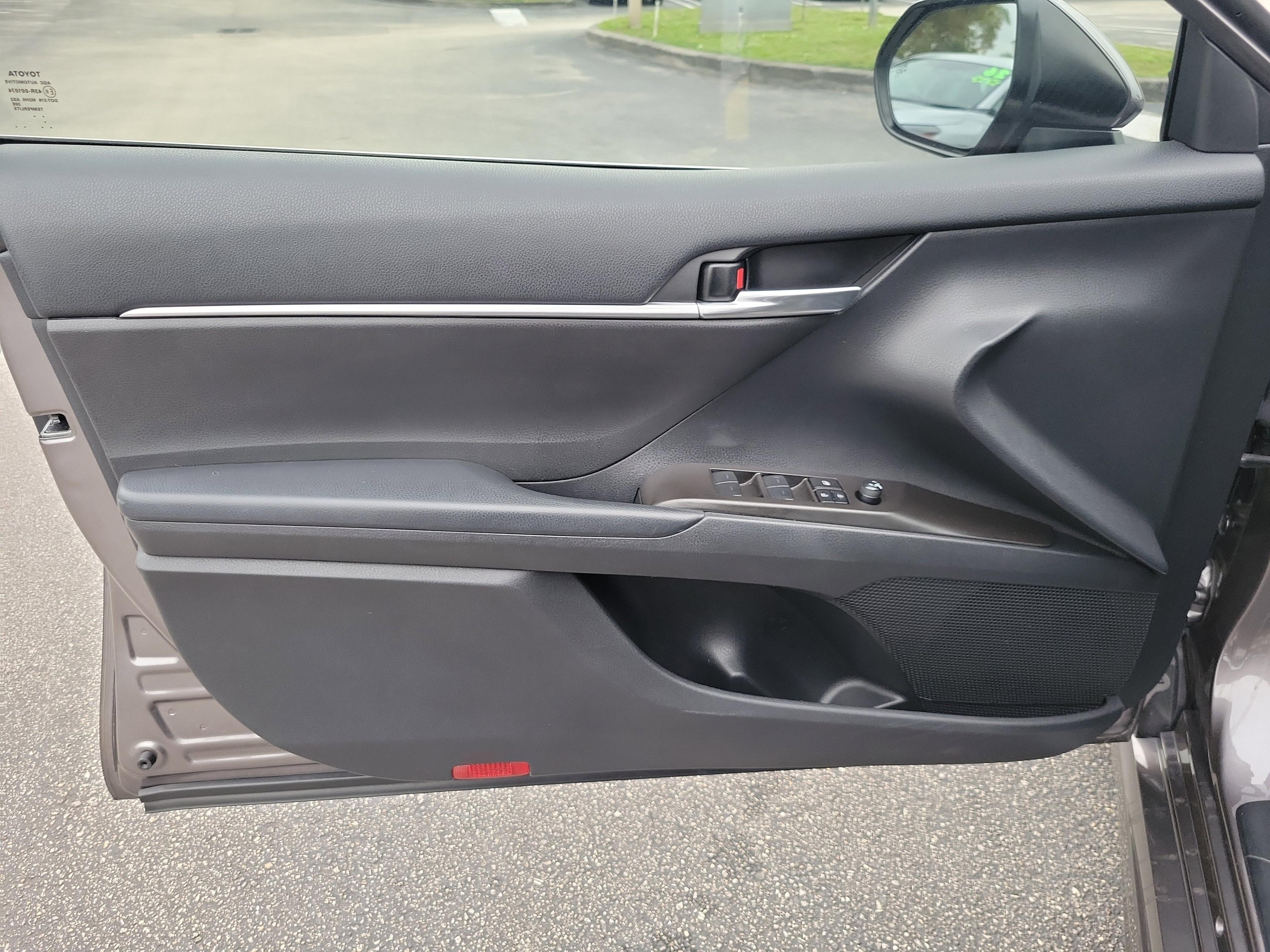 Toyota Camry Se Fwd - Thumbnail 14