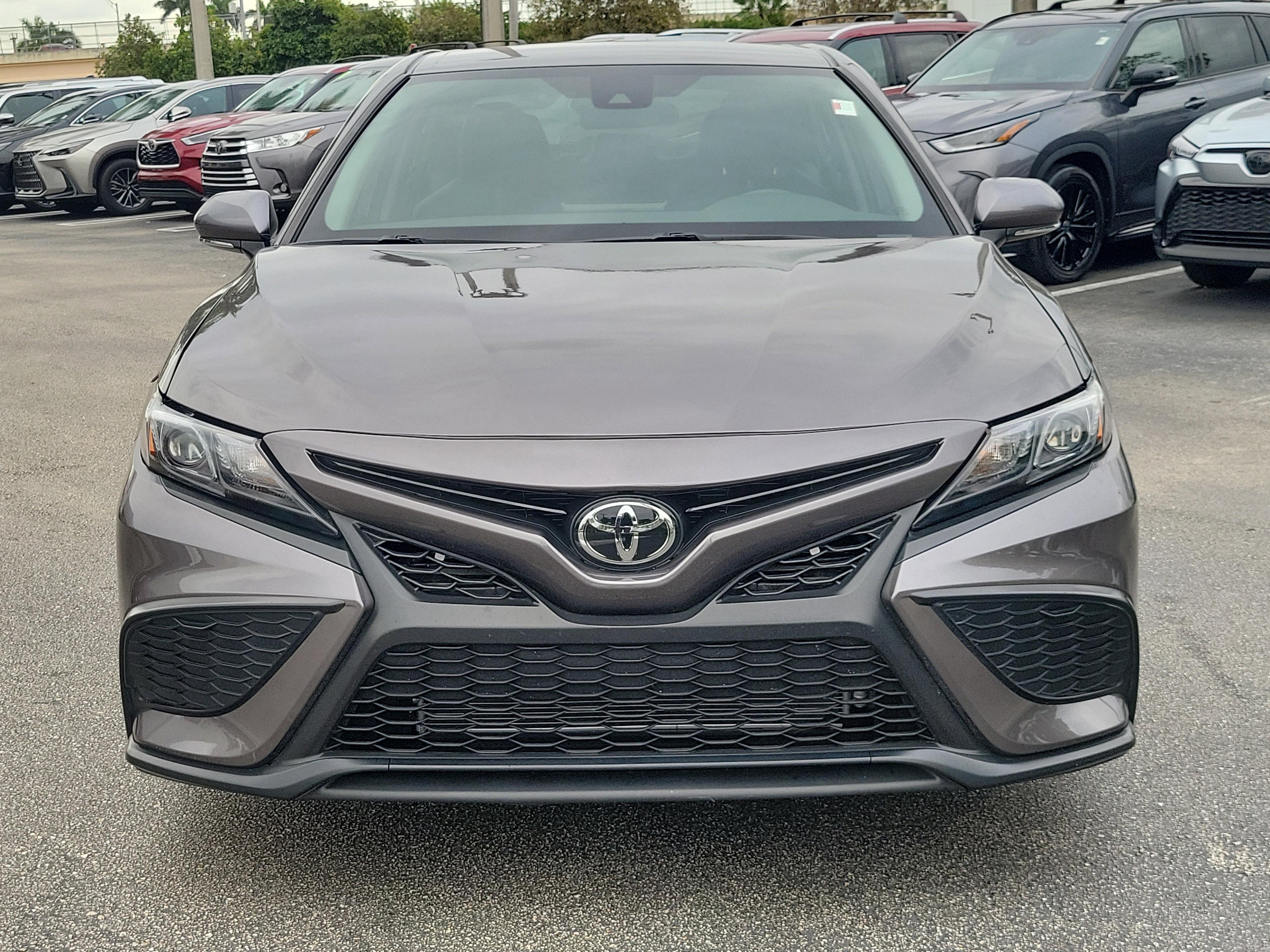 Toyota Camry Se Fwd - Thumbnail 4