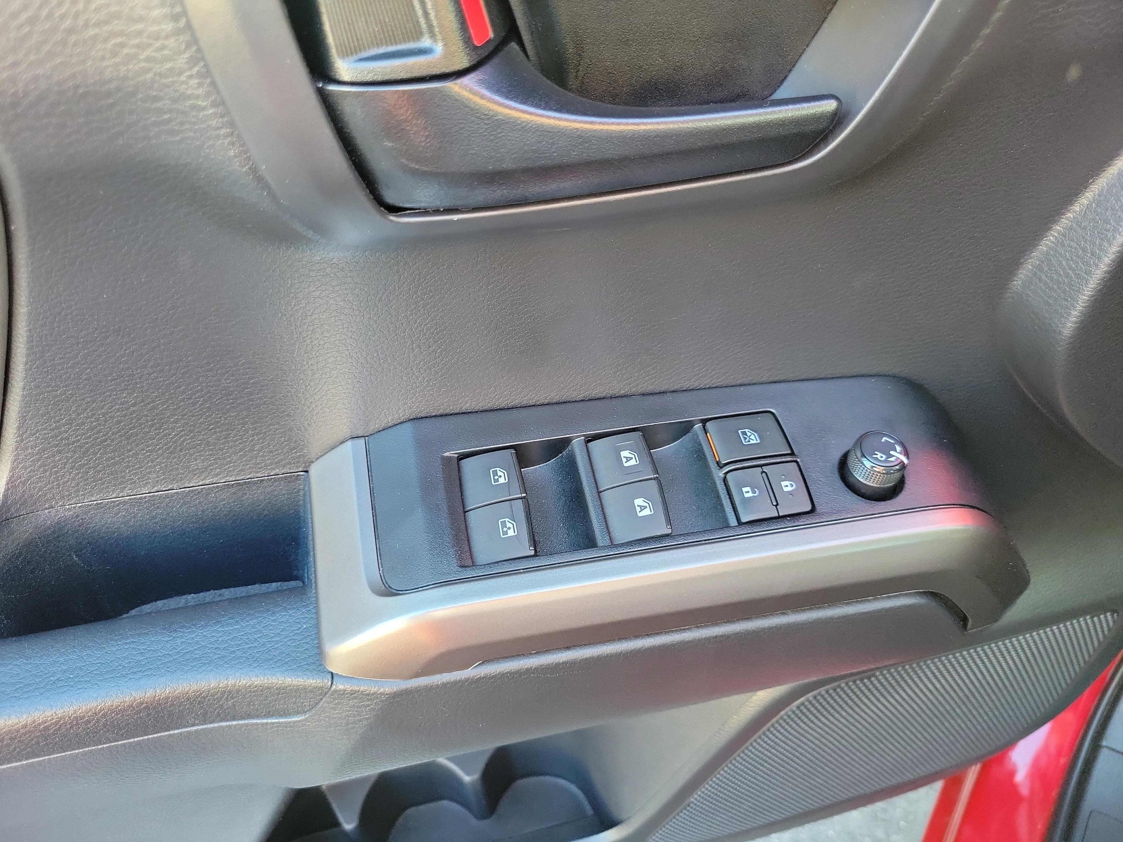 Toyota Tacoma 2Wd Sr5 Rwd Crew Cab - Thumbnail 15