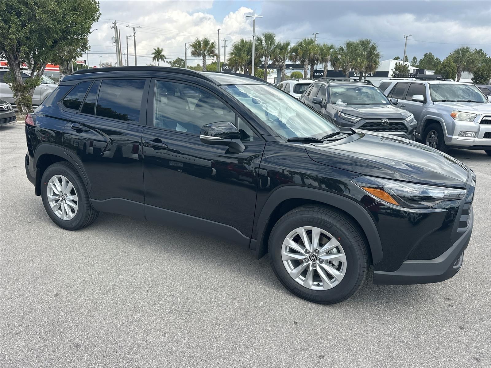 Toyota Corolla Cross Le - Thumbnail 3