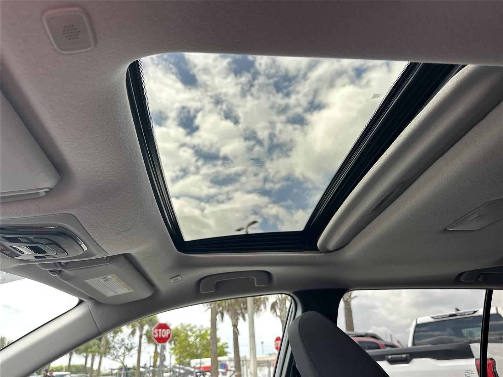 Toyota Corolla Cross Le - Thumbnail 10