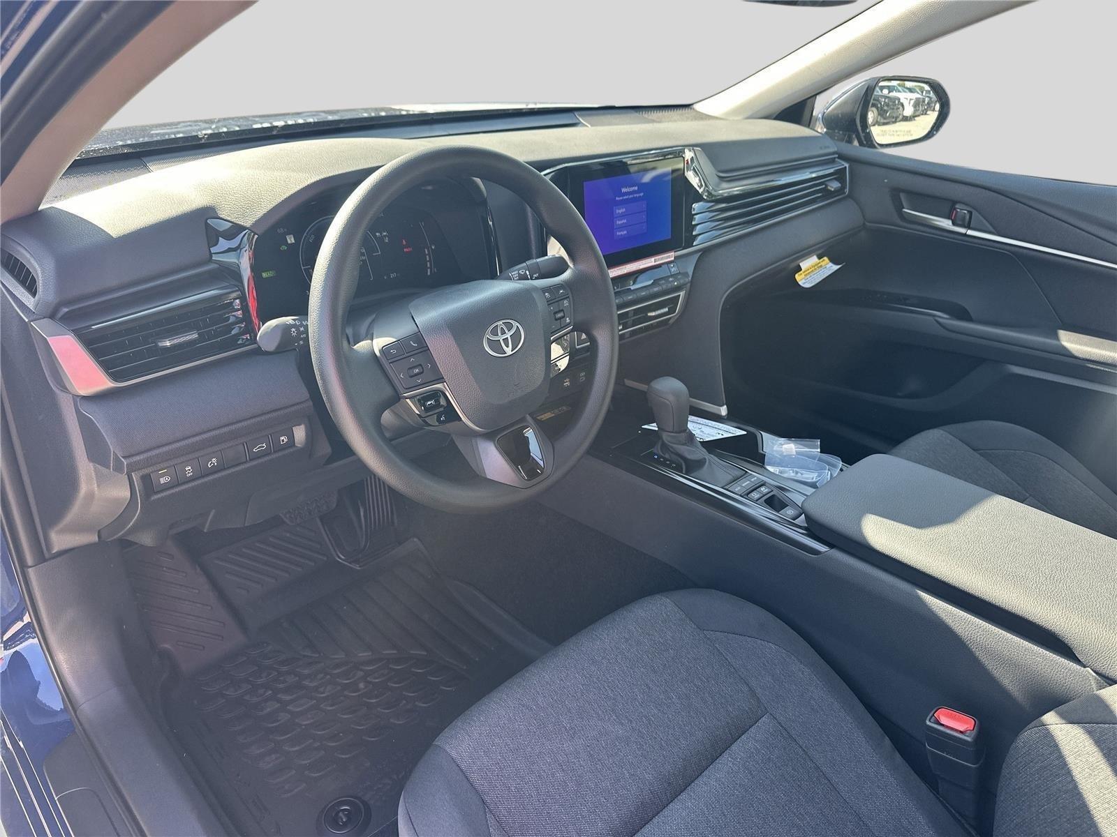 Toyota Camry Le - Thumbnail 10