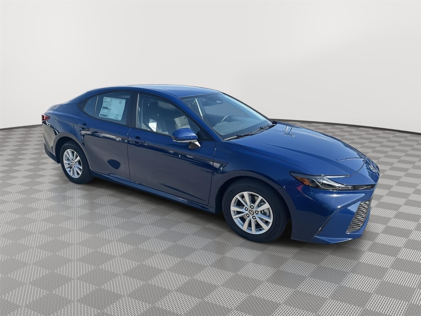 Toyota Camry Le - Thumbnail 3