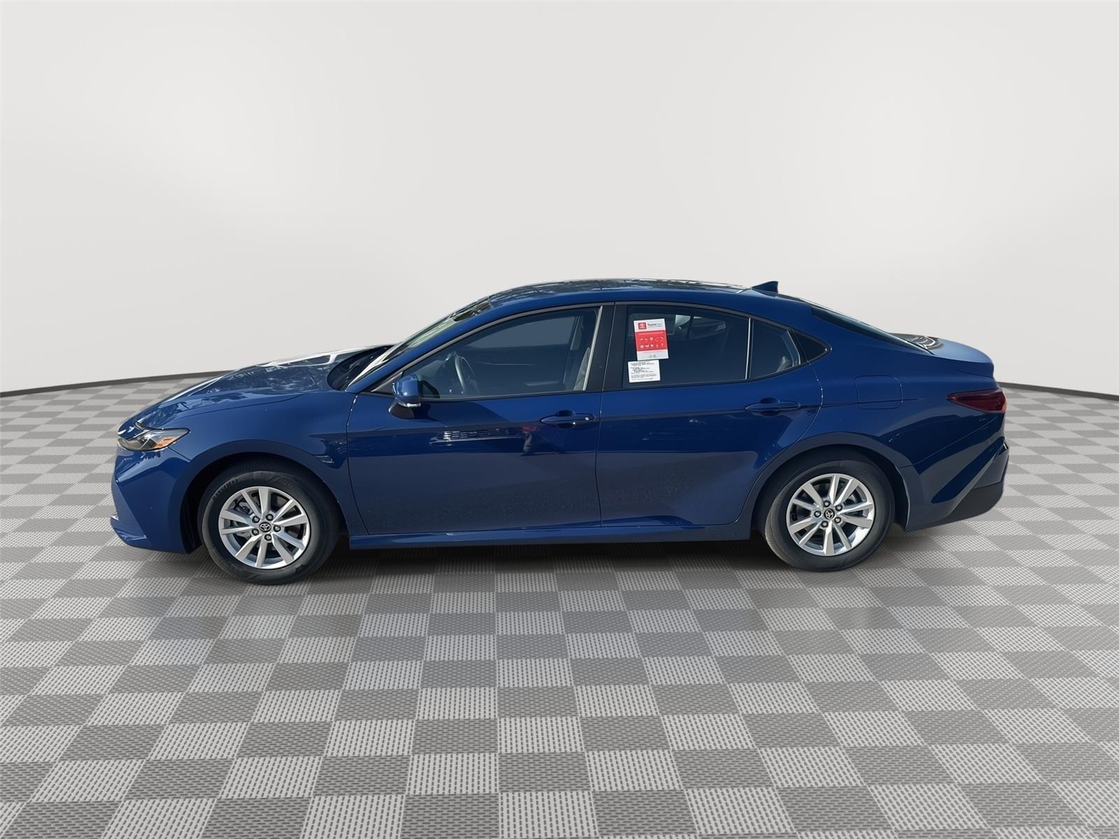 Toyota Camry Le - Thumbnail 8
