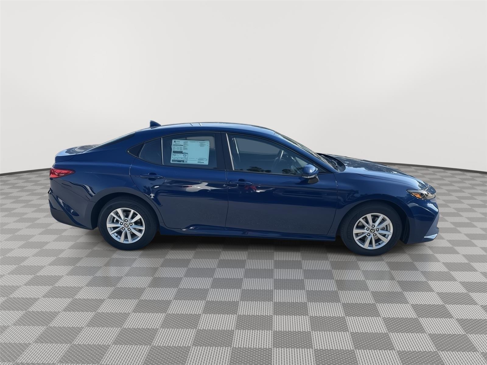 Toyota Camry Le - Thumbnail 4