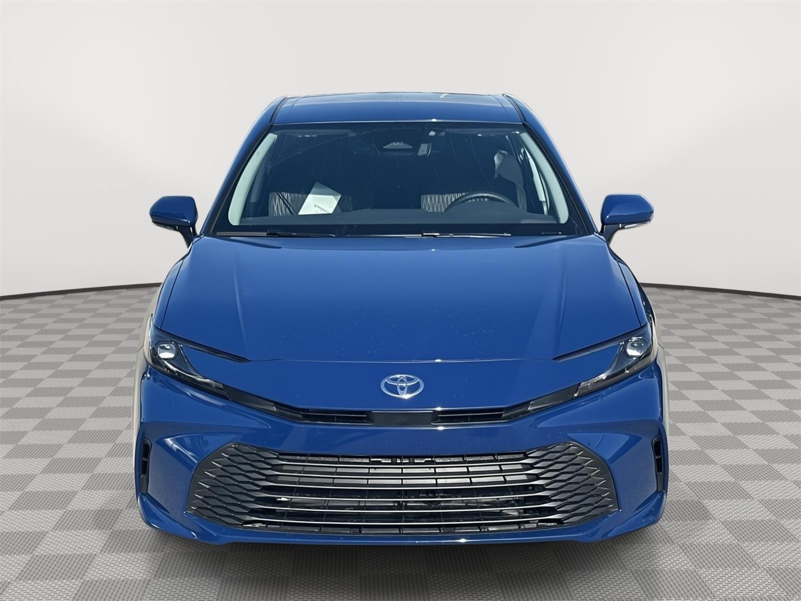 Toyota Camry Le - Thumbnail 2