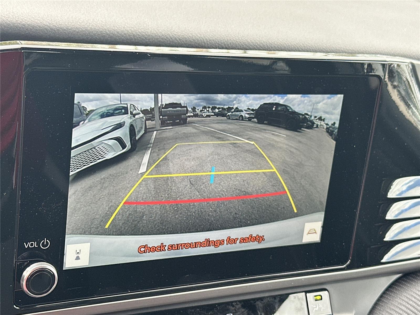 Toyota Camry Se - Thumbnail 17