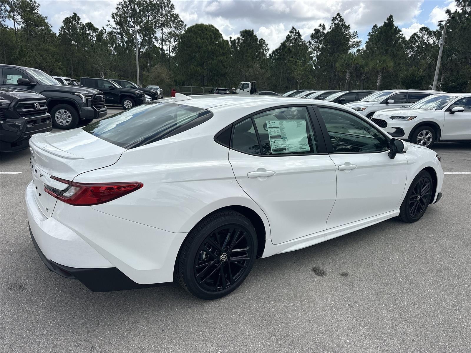 Toyota Camry Se - Thumbnail 5