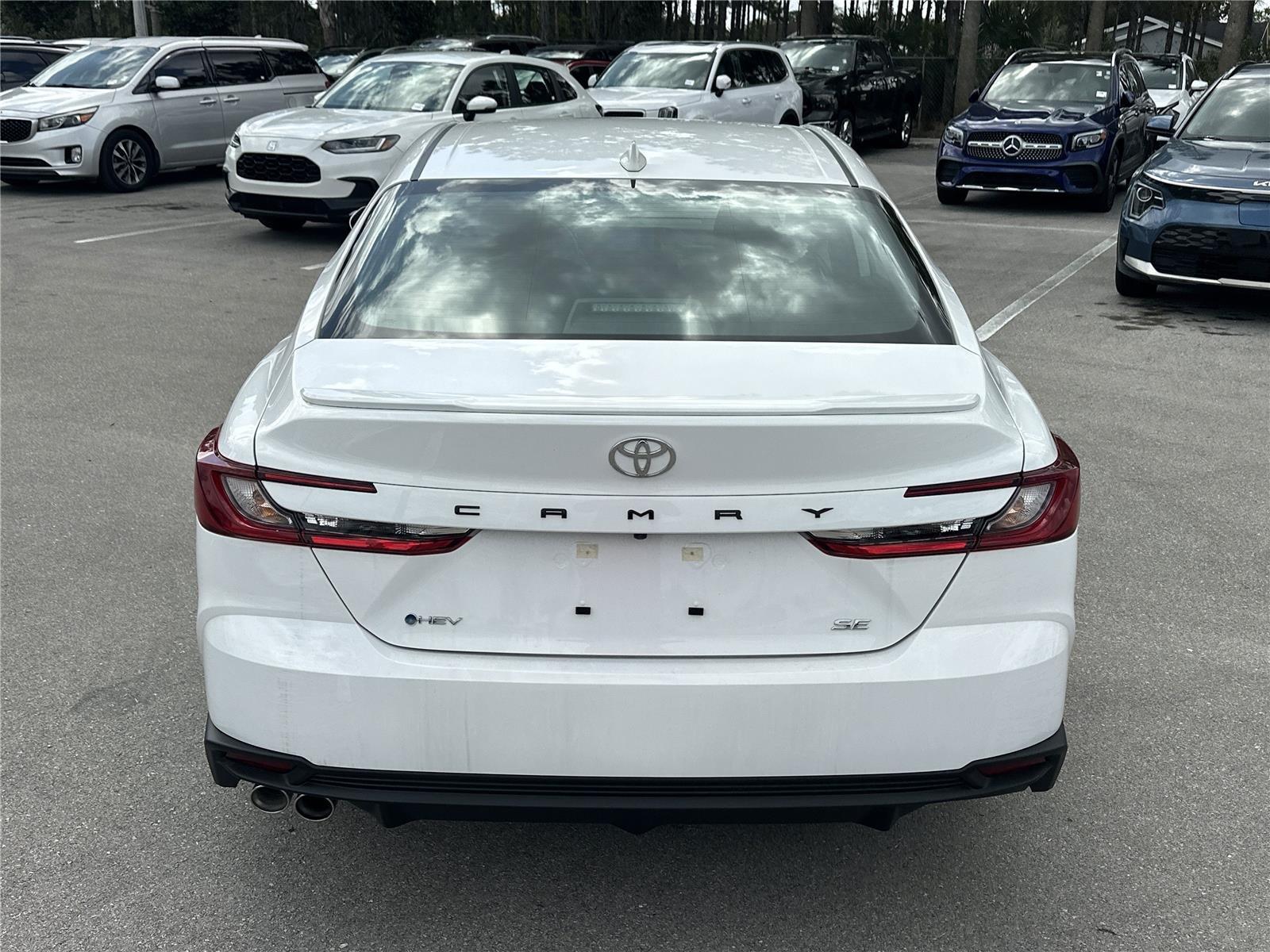 Toyota Camry Se - Thumbnail 6