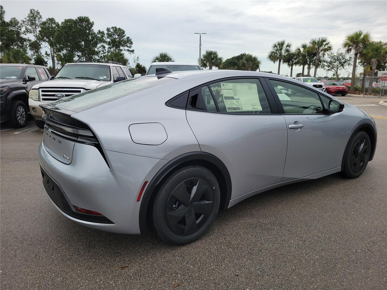 Toyota Prius Plug-In Hybrid Se - Thumbnail 5