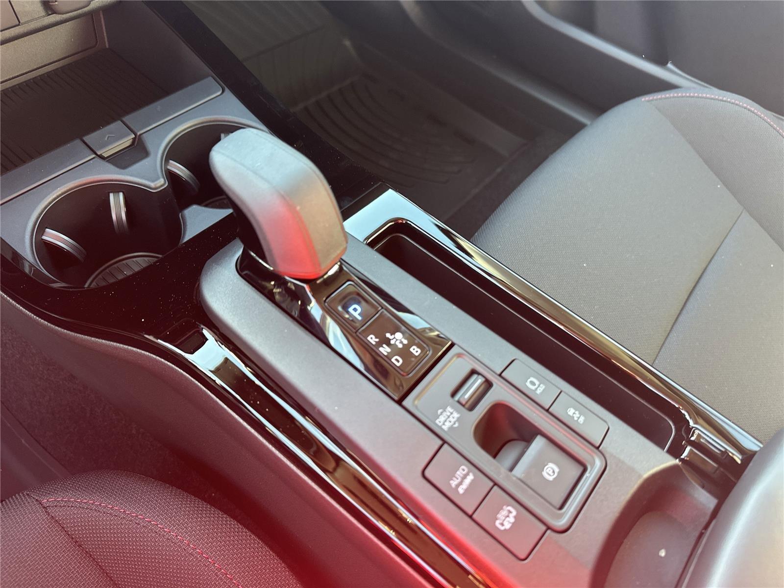 Toyota Prius Plug-In Hybrid Se - Thumbnail 13