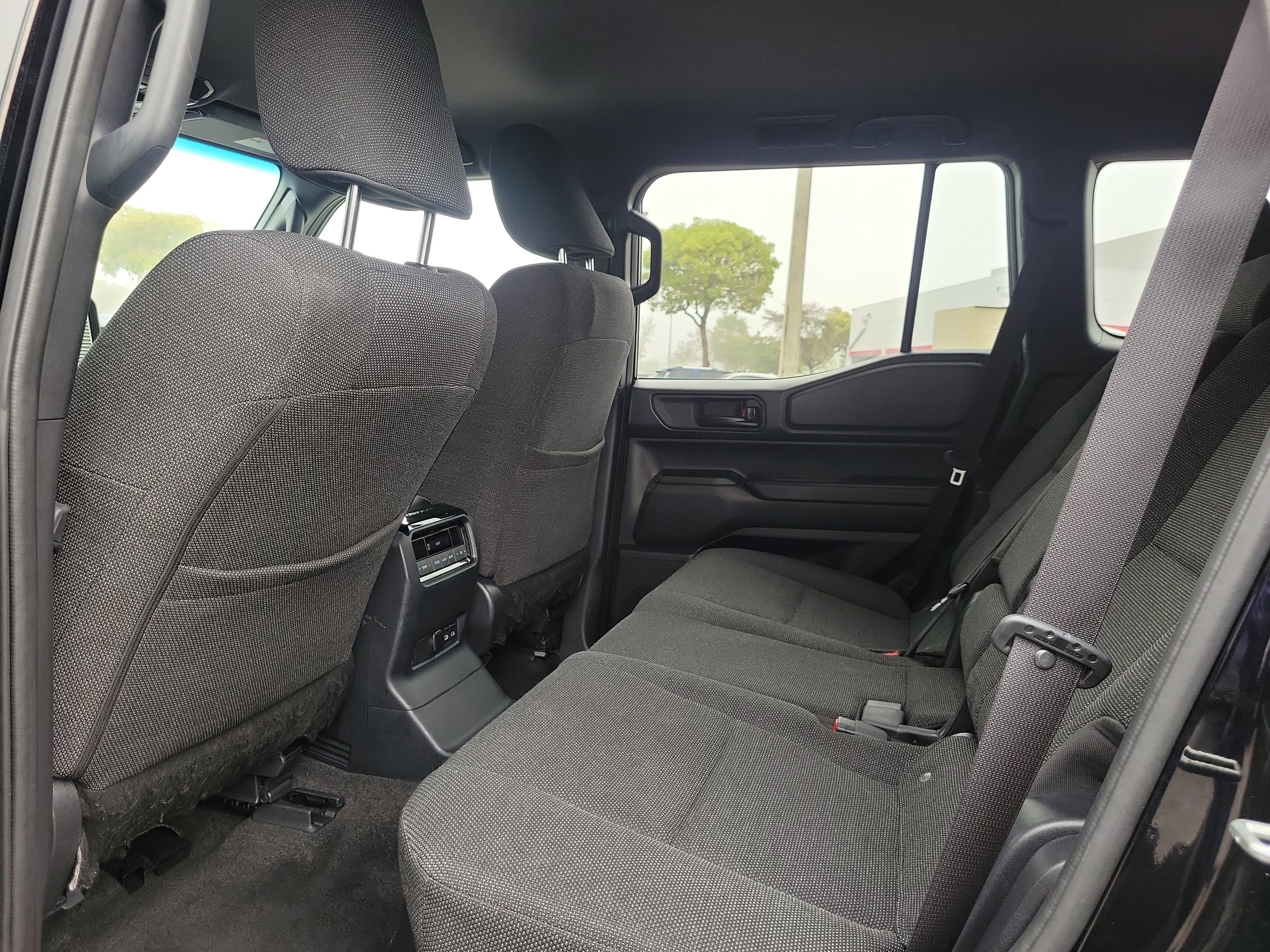 Toyota Land Cruiser 4Wd - Thumbnail 10