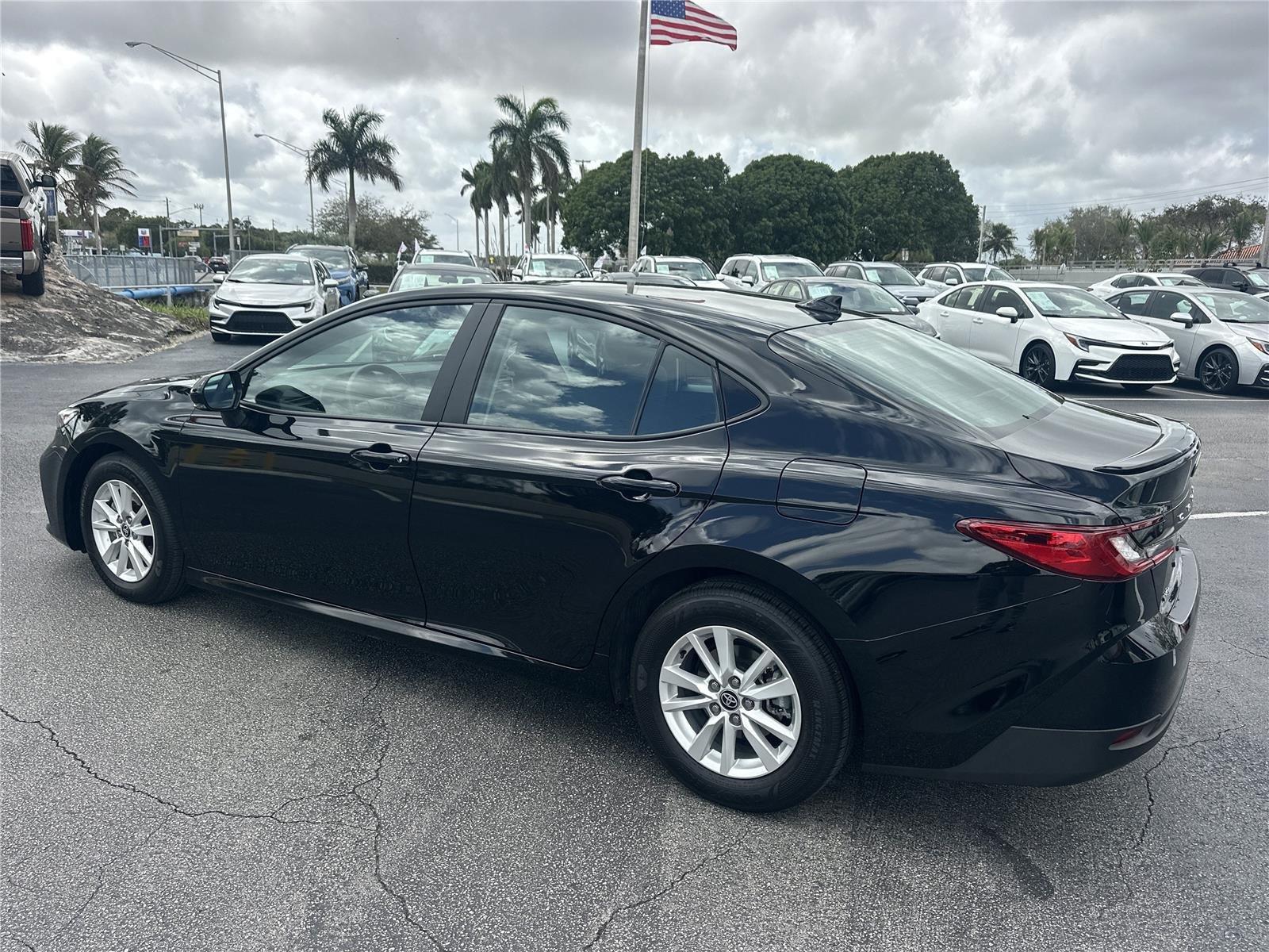 Toyota Camry Le Front Wheel Drive - Thumbnail 8