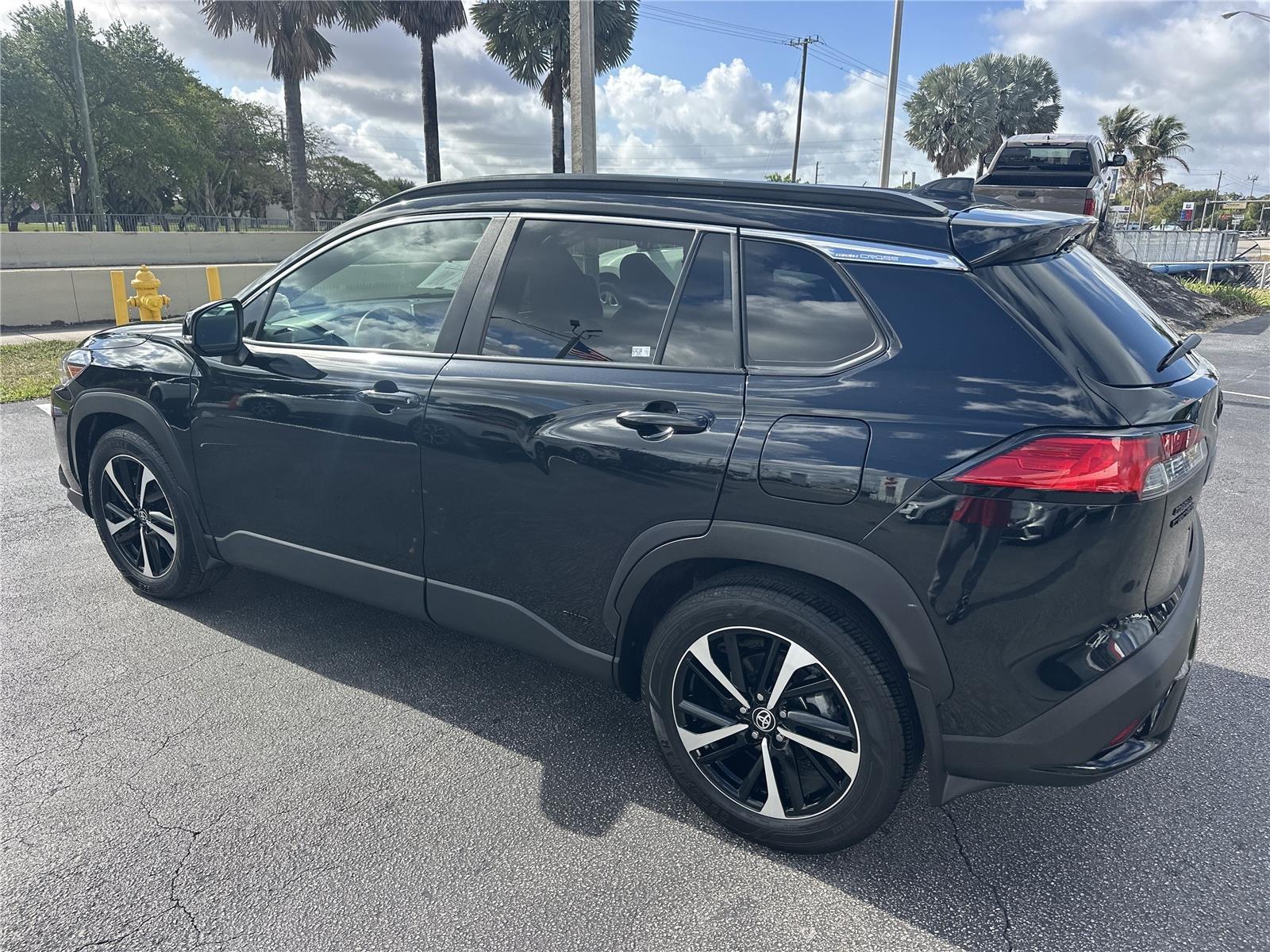 Toyota Corolla Cross Hybrid Xse All Wheel Drive - Thumbnail 8