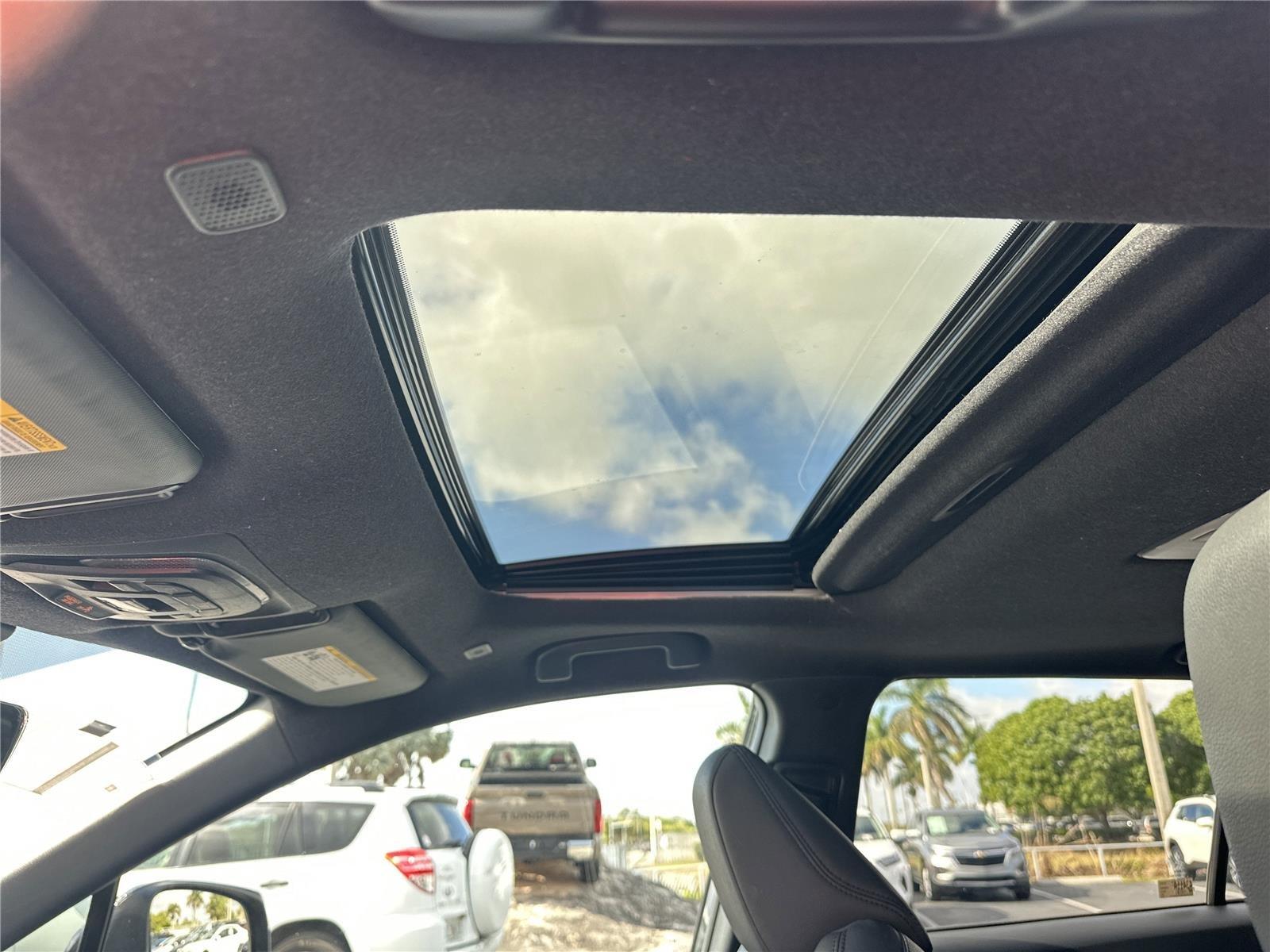 Toyota Corolla Cross Hybrid Xse All Wheel Drive - Thumbnail 11