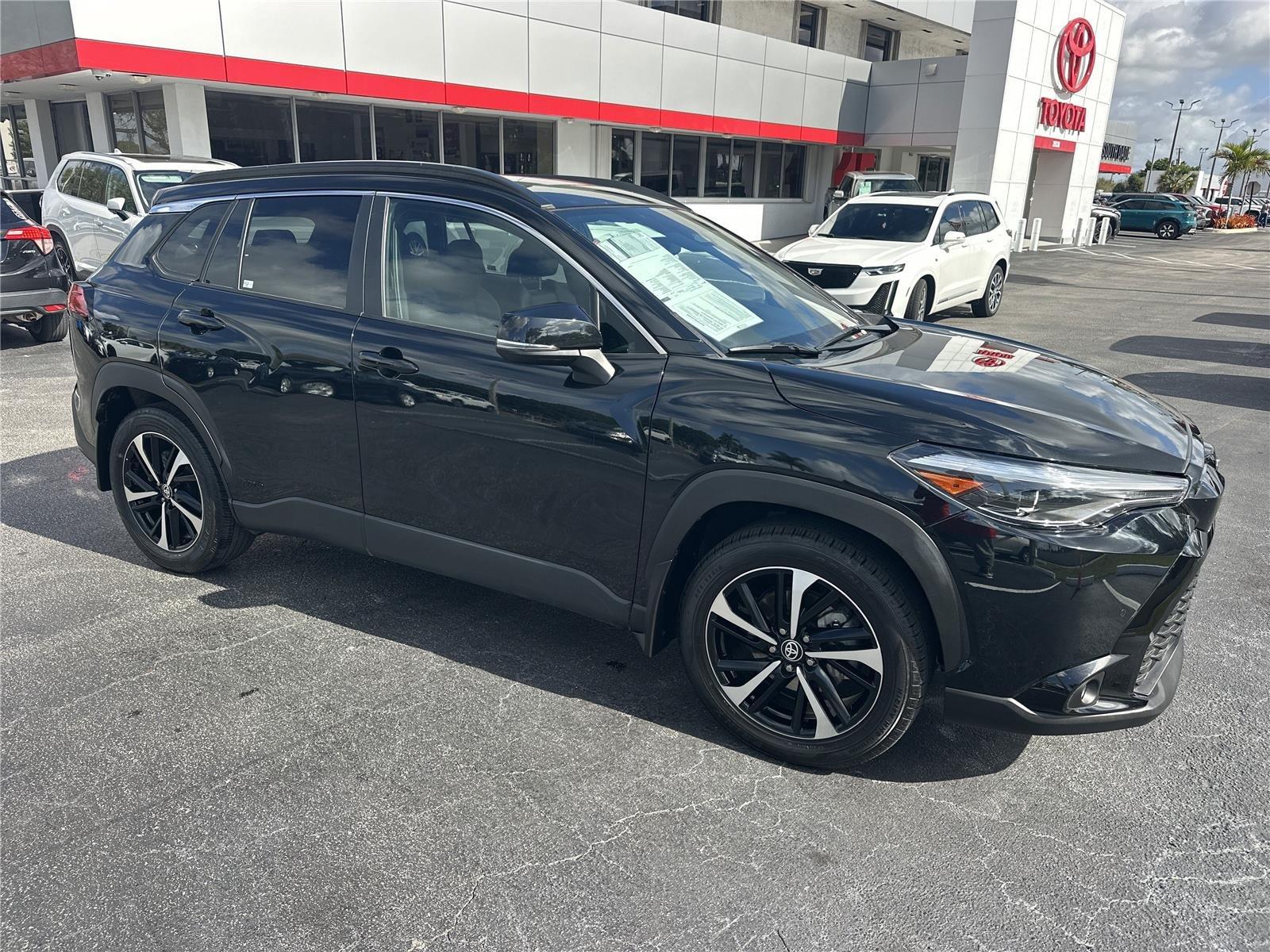 Toyota Corolla Cross Hybrid Xse All Wheel Drive - Thumbnail 4