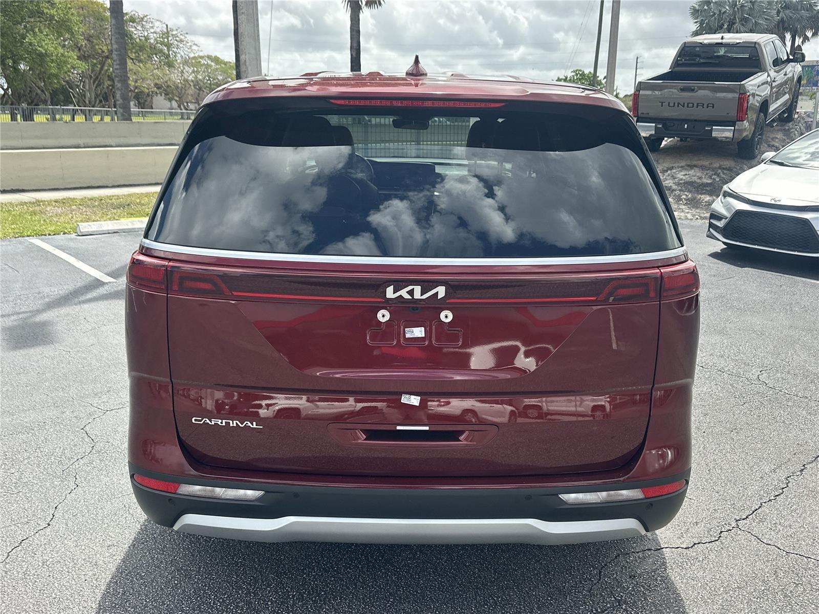 Kia Carnival Lx Front Wheel Drive - Thumbnail 7