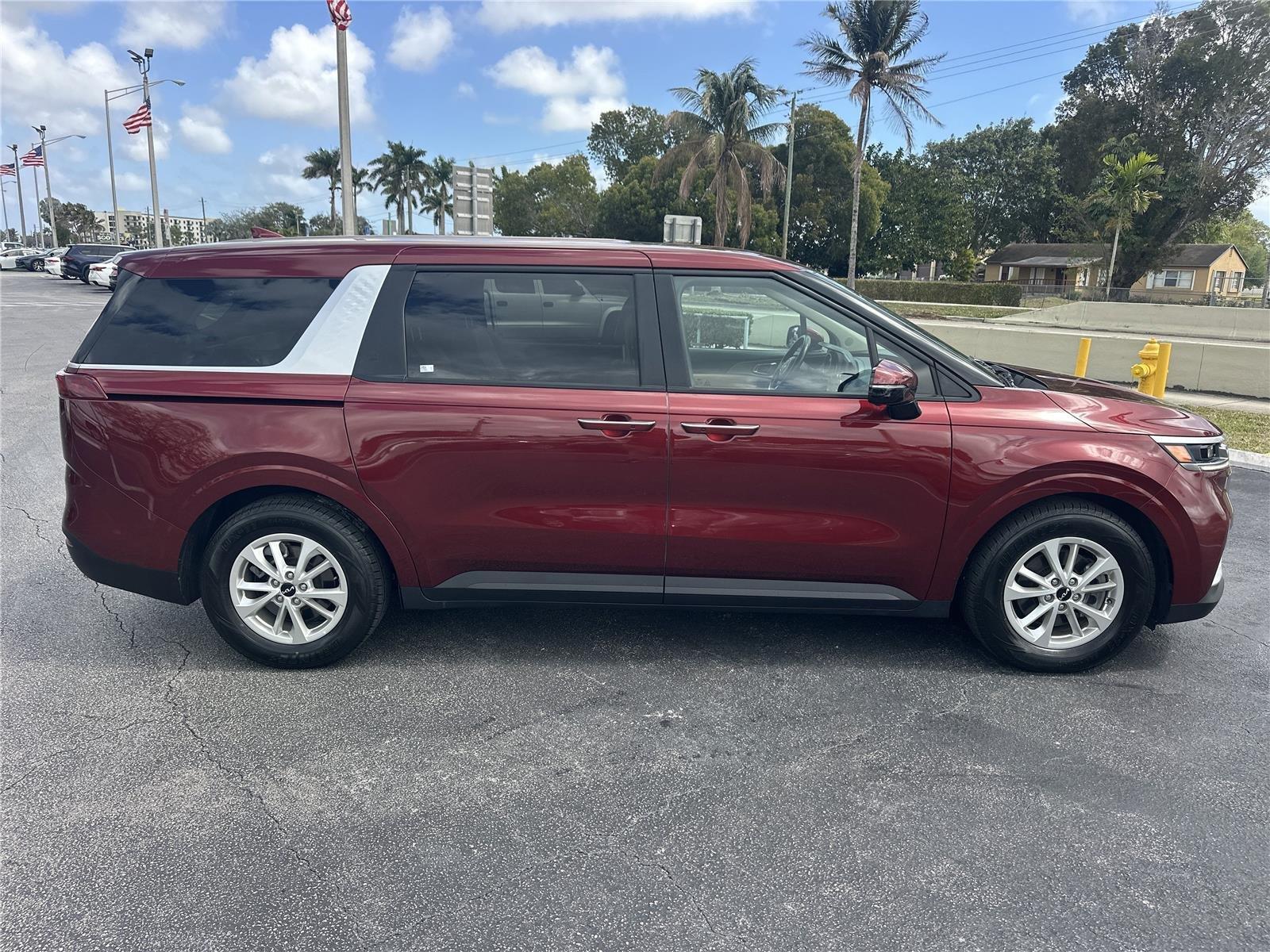 Kia Carnival Lx Front Wheel Drive - Thumbnail 5