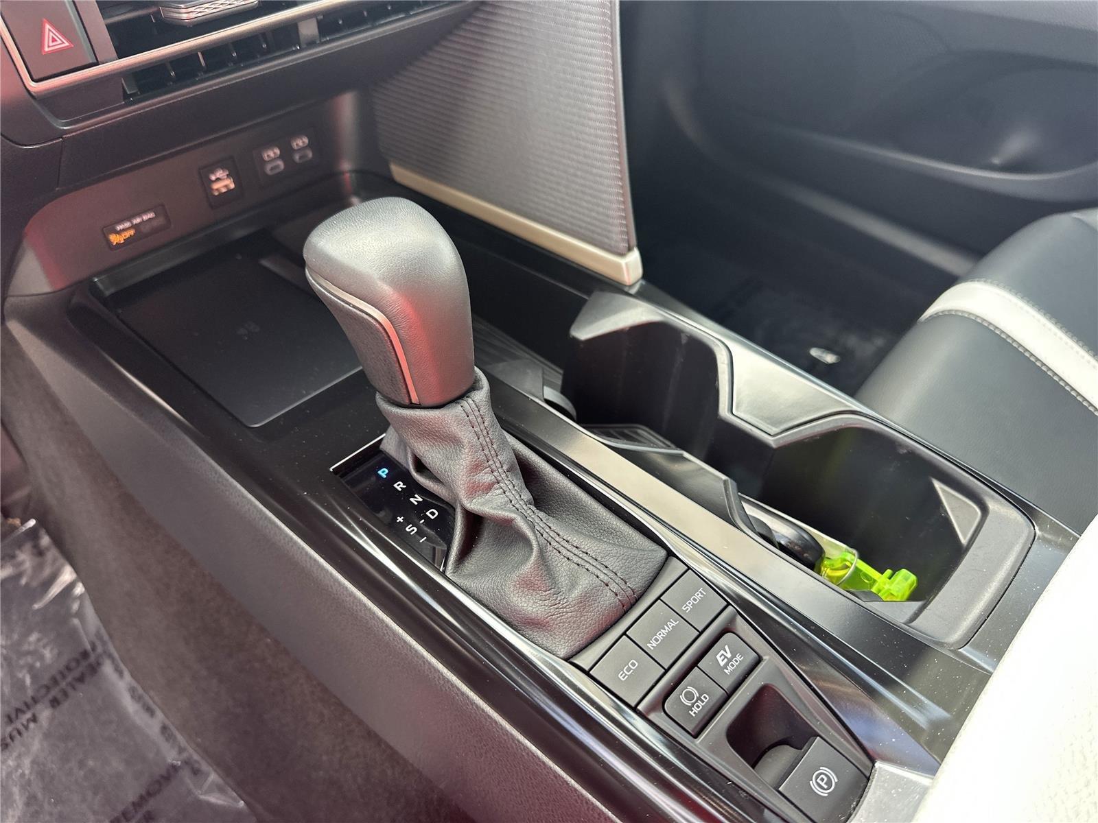 Toyota Camry - Thumbnail 18