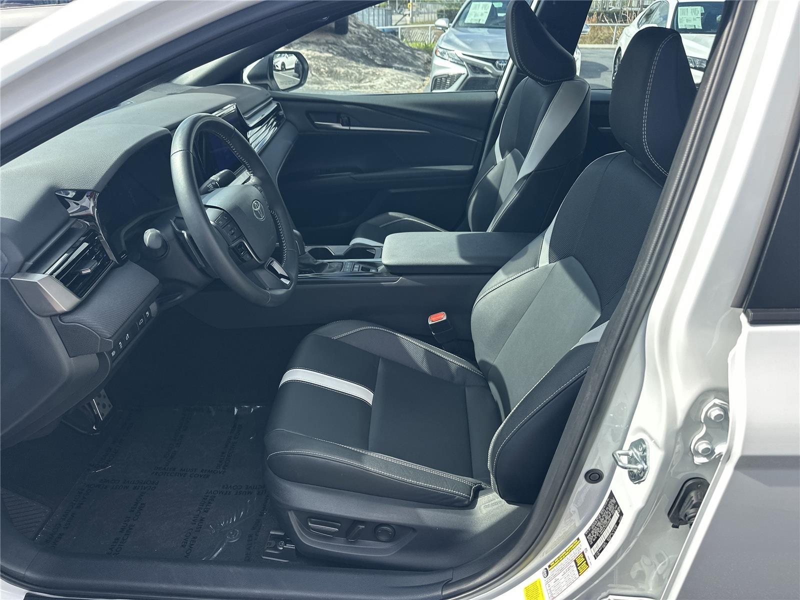 Toyota Camry - Thumbnail 9