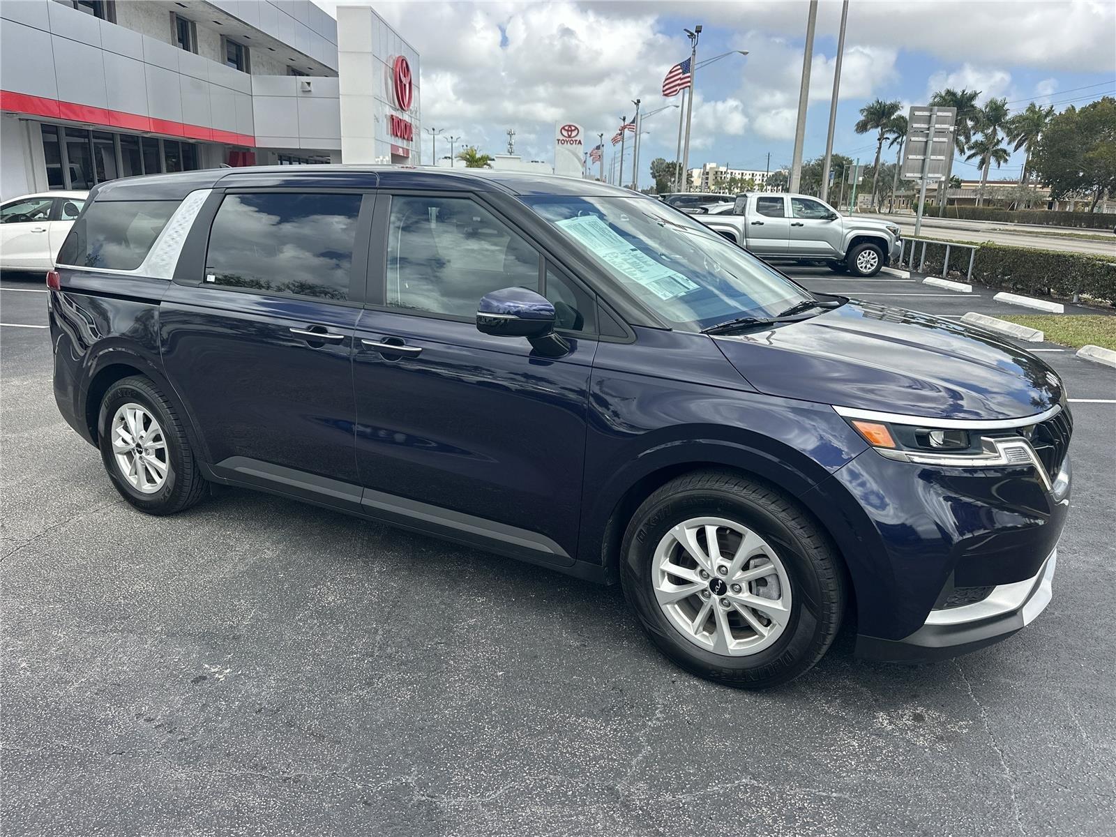 Kia Carnival Lx Front Wheel Drive - Thumbnail 4