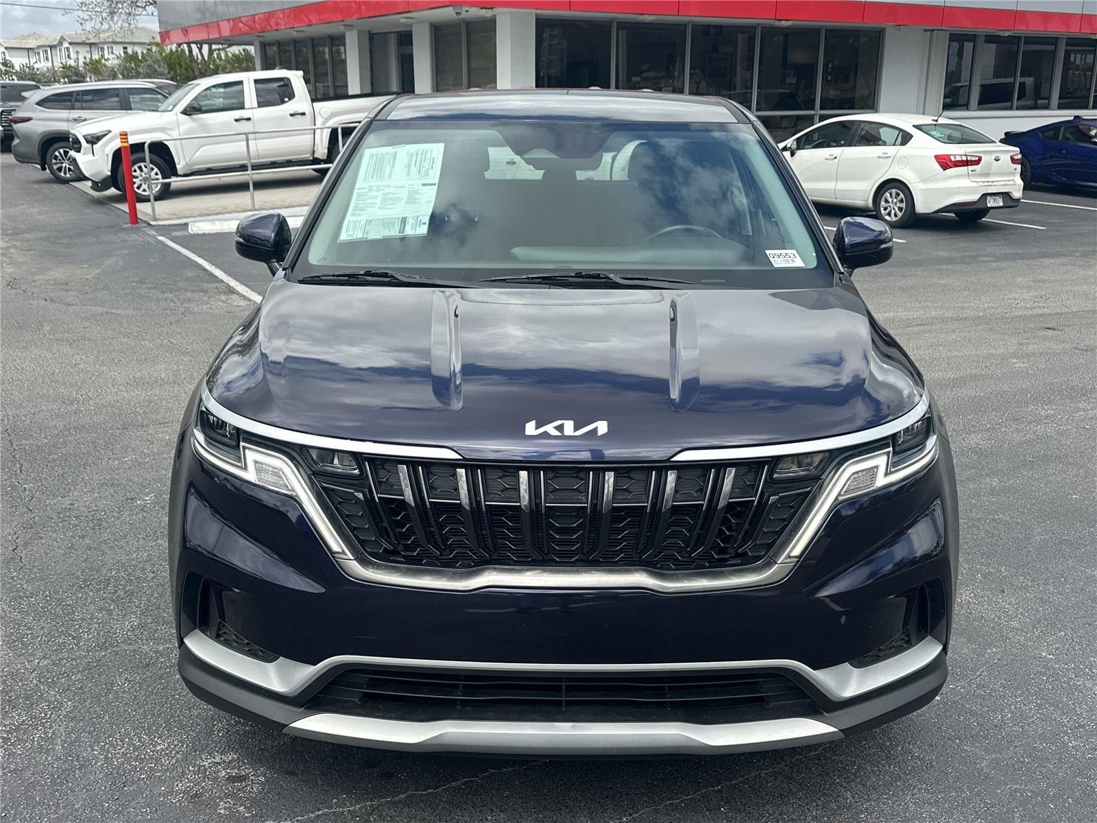 Kia Carnival Lx Front Wheel Drive - Thumbnail 3