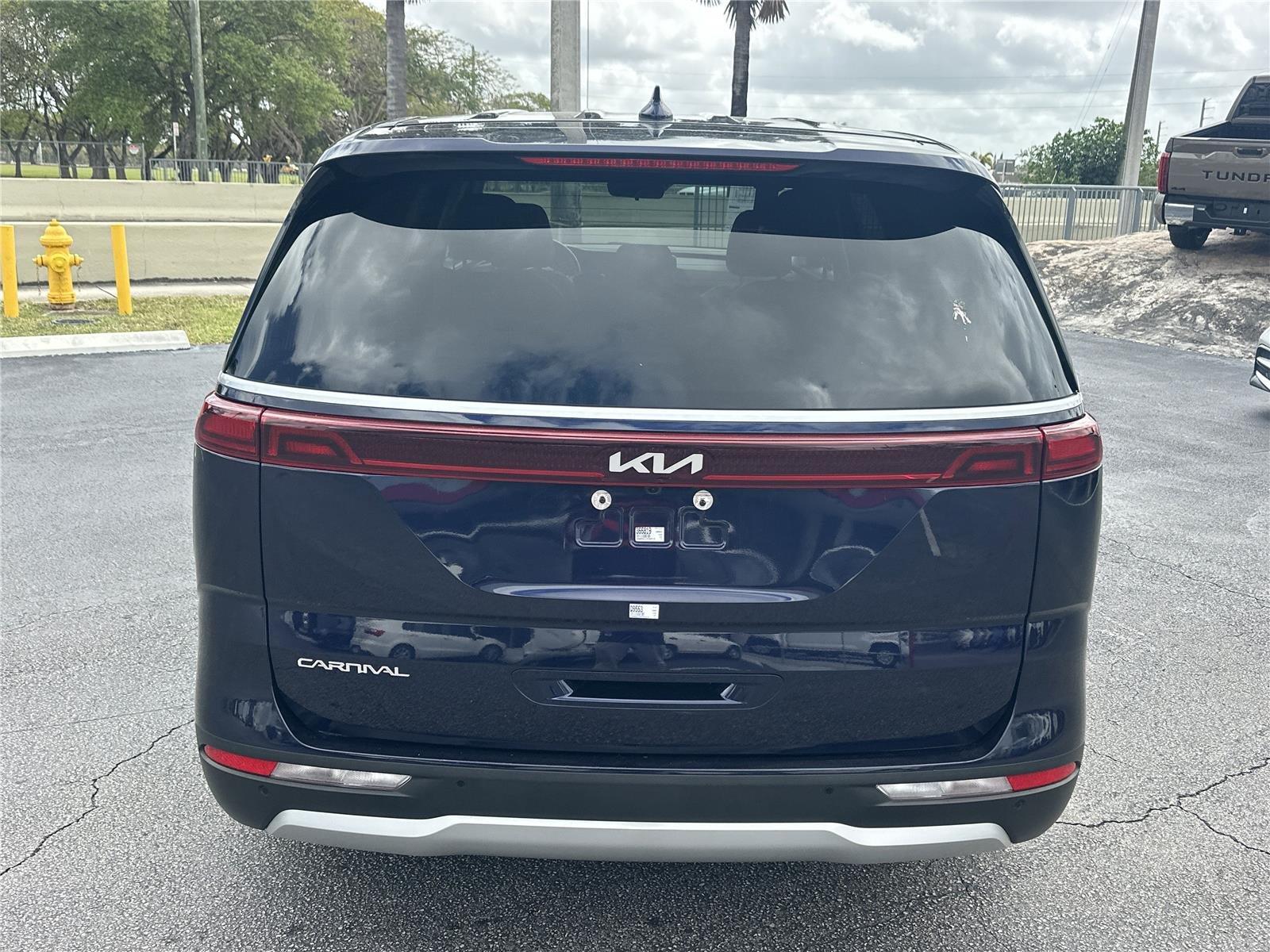 Kia Carnival Lx Front Wheel Drive - Thumbnail 7