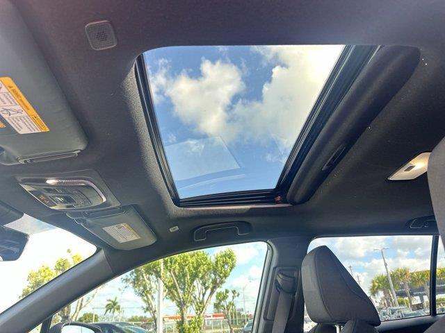 Toyota Corolla Cross Hybrid Se All Wheel Drive - Thumbnail 11