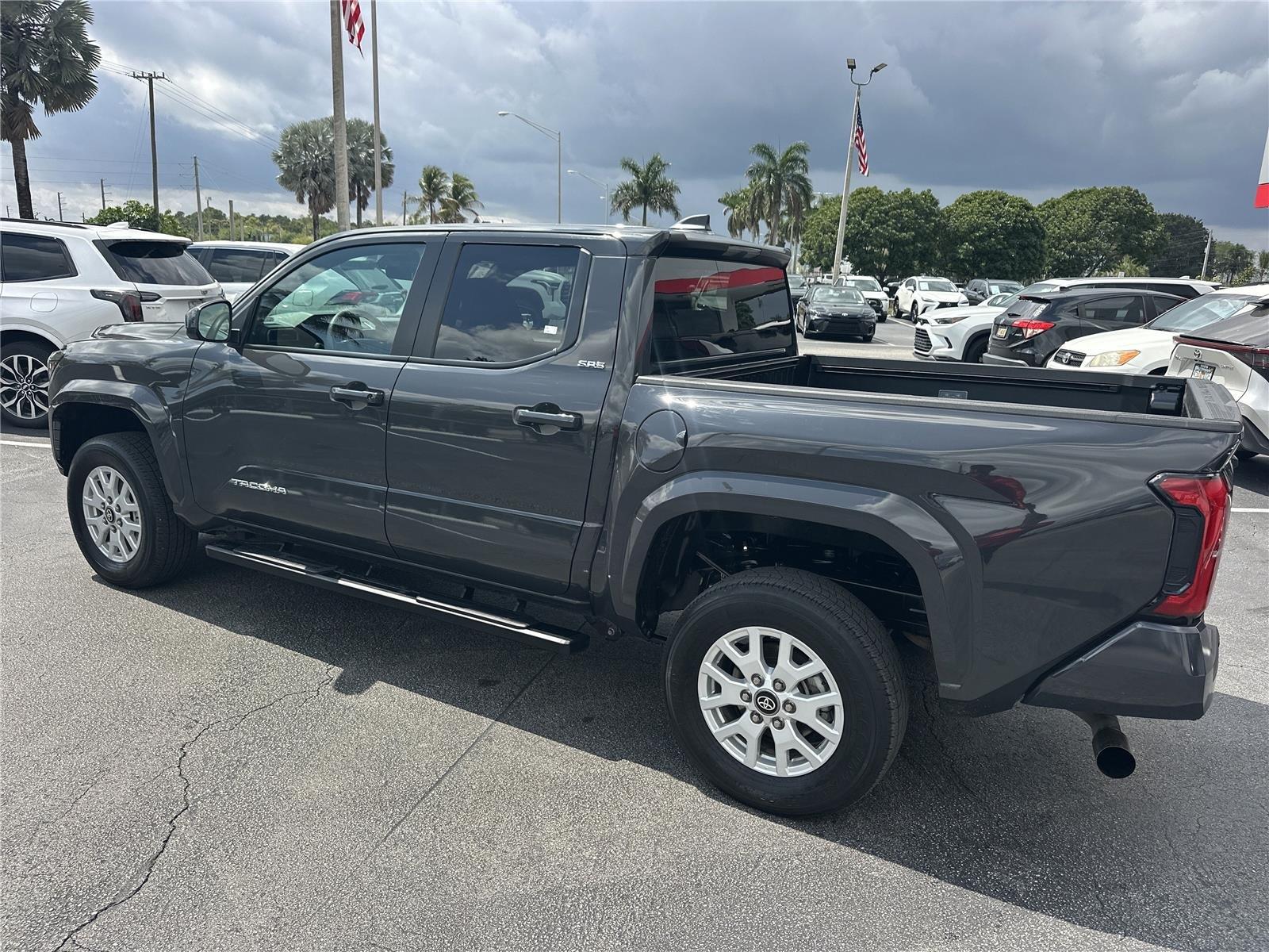 Toyota Tacoma - Thumbnail 8