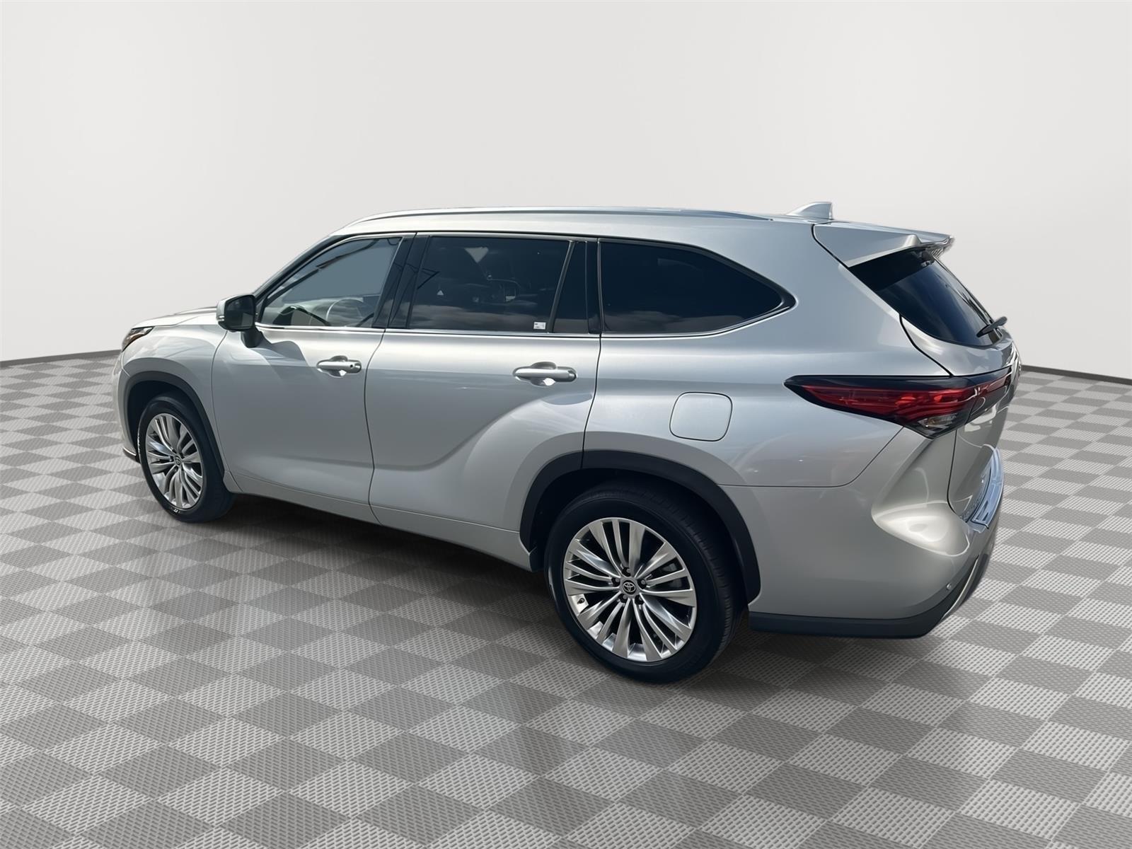 Toyota Highlander Platinum Front Wheel Drive - Thumbnail 8