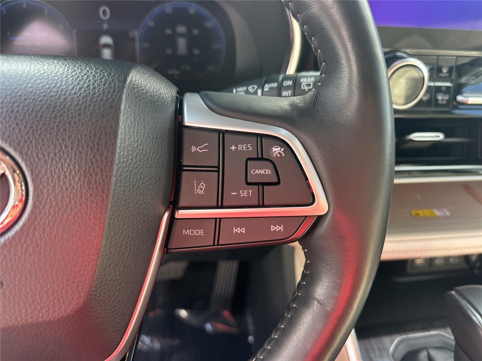 Toyota Highlander Platinum Front Wheel Drive - Thumbnail 13