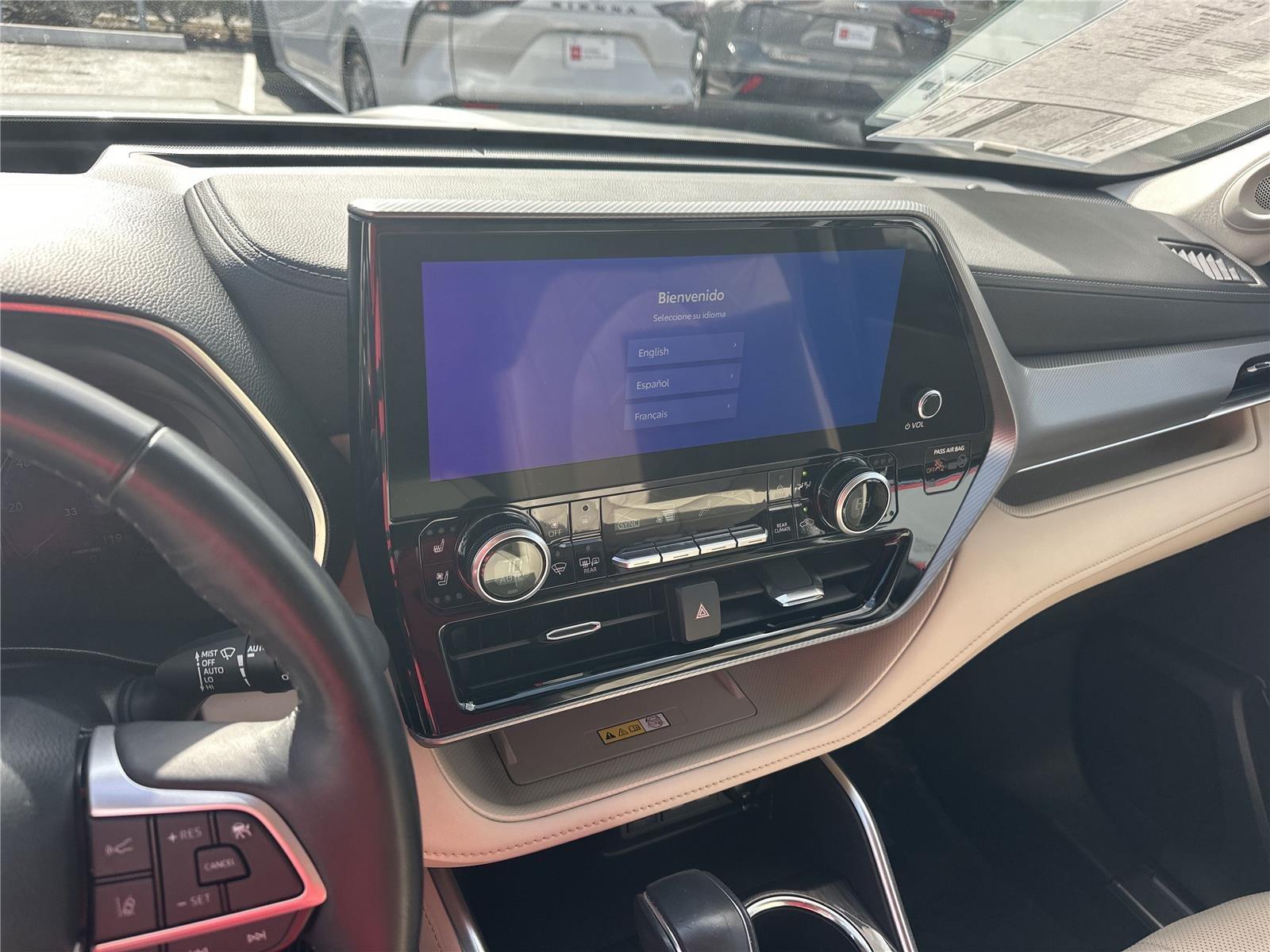 Toyota Highlander Platinum Front Wheel Drive - Thumbnail 16