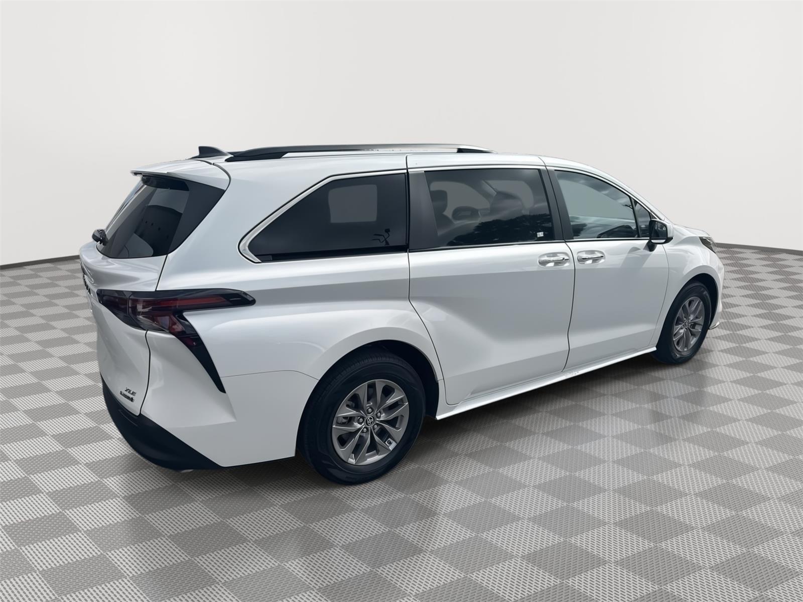 Toyota Sienna Xle Frontwheeldrive - Thumbnail 6