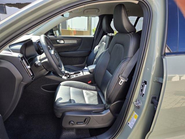 Volvo Xc40 B5 Core With Navigation & Awd - Thumbnail 13