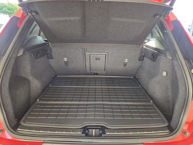 Volvo Xc40 B5 Plus Bright Theme With Navigation & Awd - Thumbnail 13