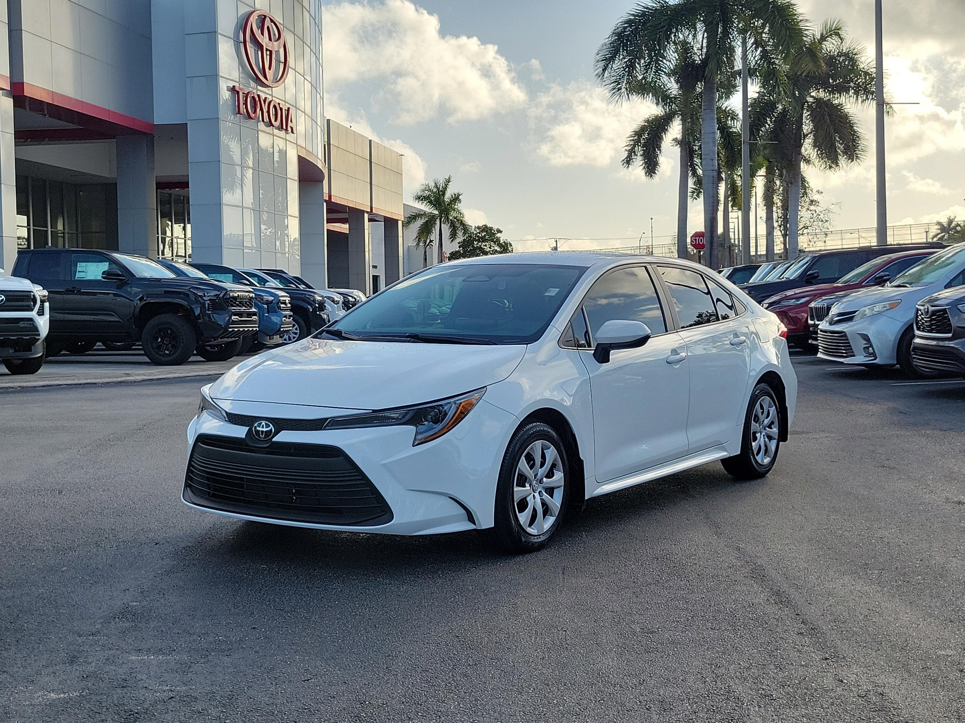 Toyota Corolla Le Fwd - Thumbnail 3