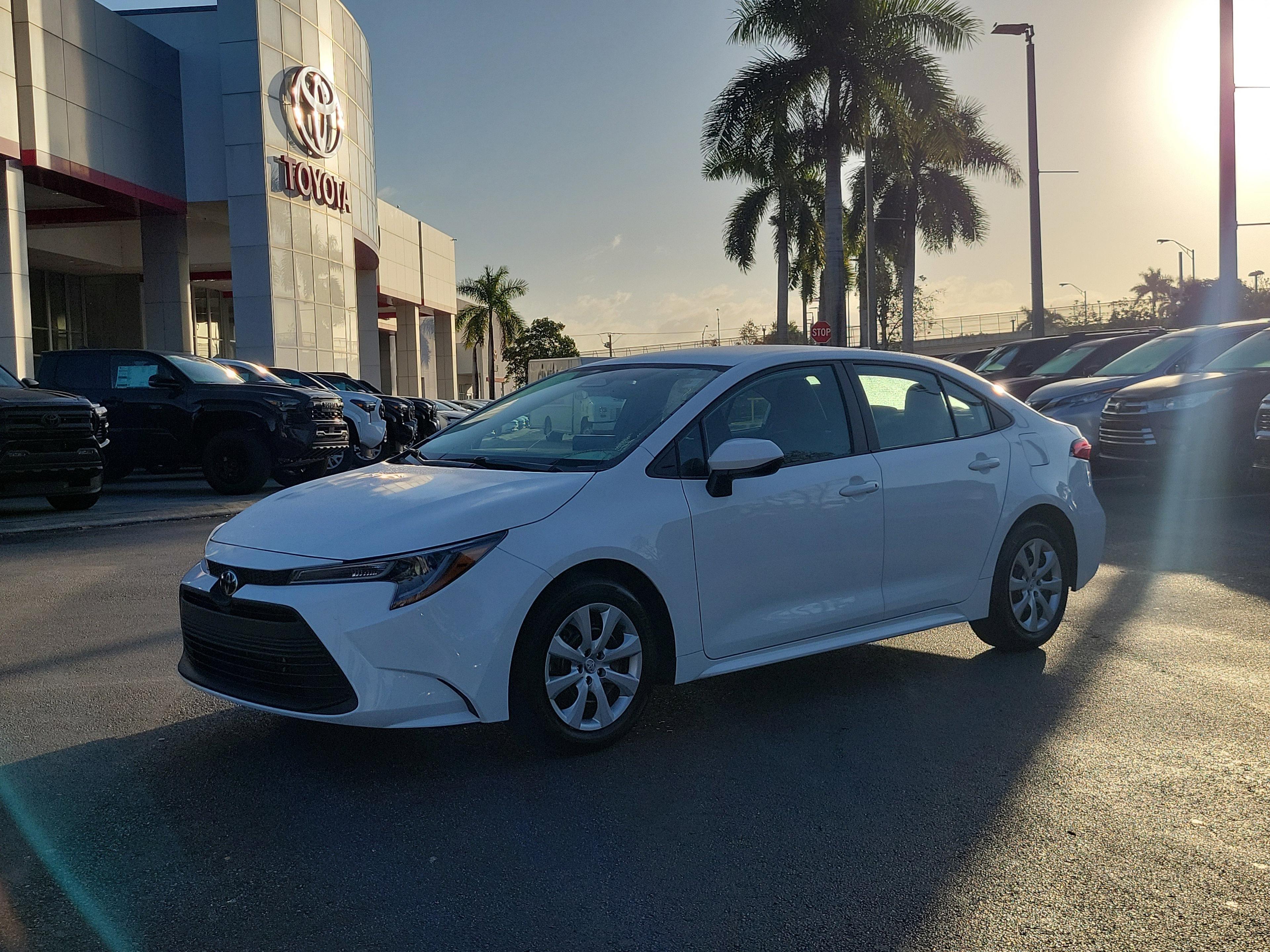 Toyota Corolla Le Fwd - Thumbnail 3