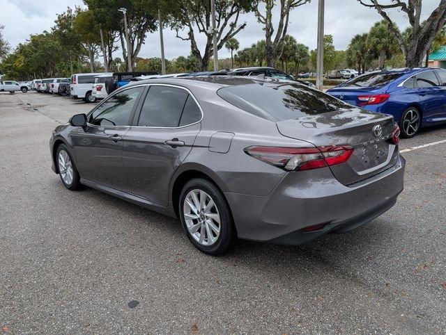 Toyota Camry Le Fwd 4D Sedan - Thumbnail 5