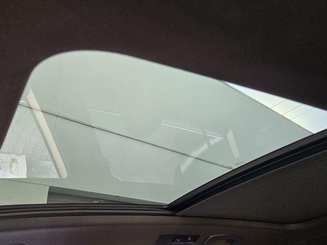 Volkswagen Tiguan 2.0T Sel R-Line With Navigation & Awd - Thumbnail 17