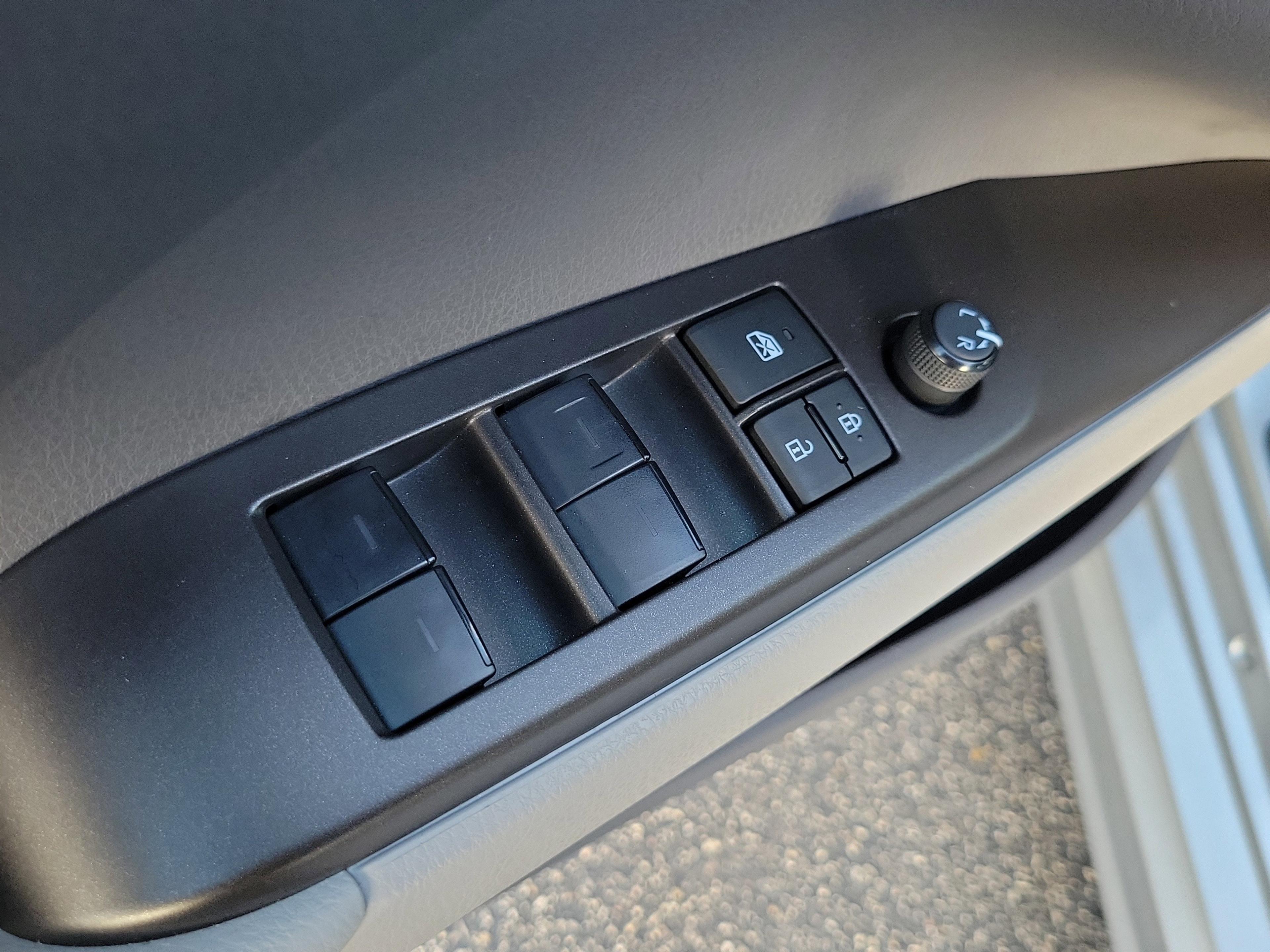 Toyota Camry Se Fwd - Thumbnail 14