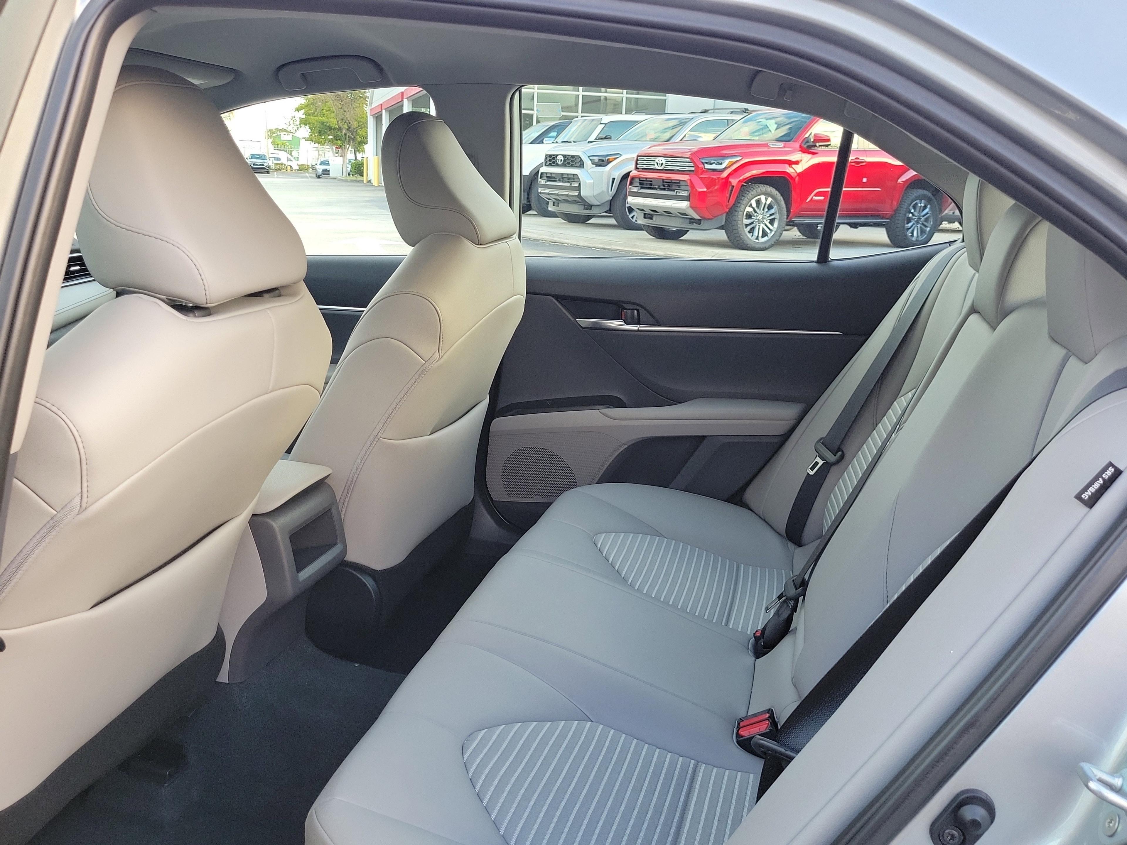 Toyota Camry Se Fwd - Thumbnail 10