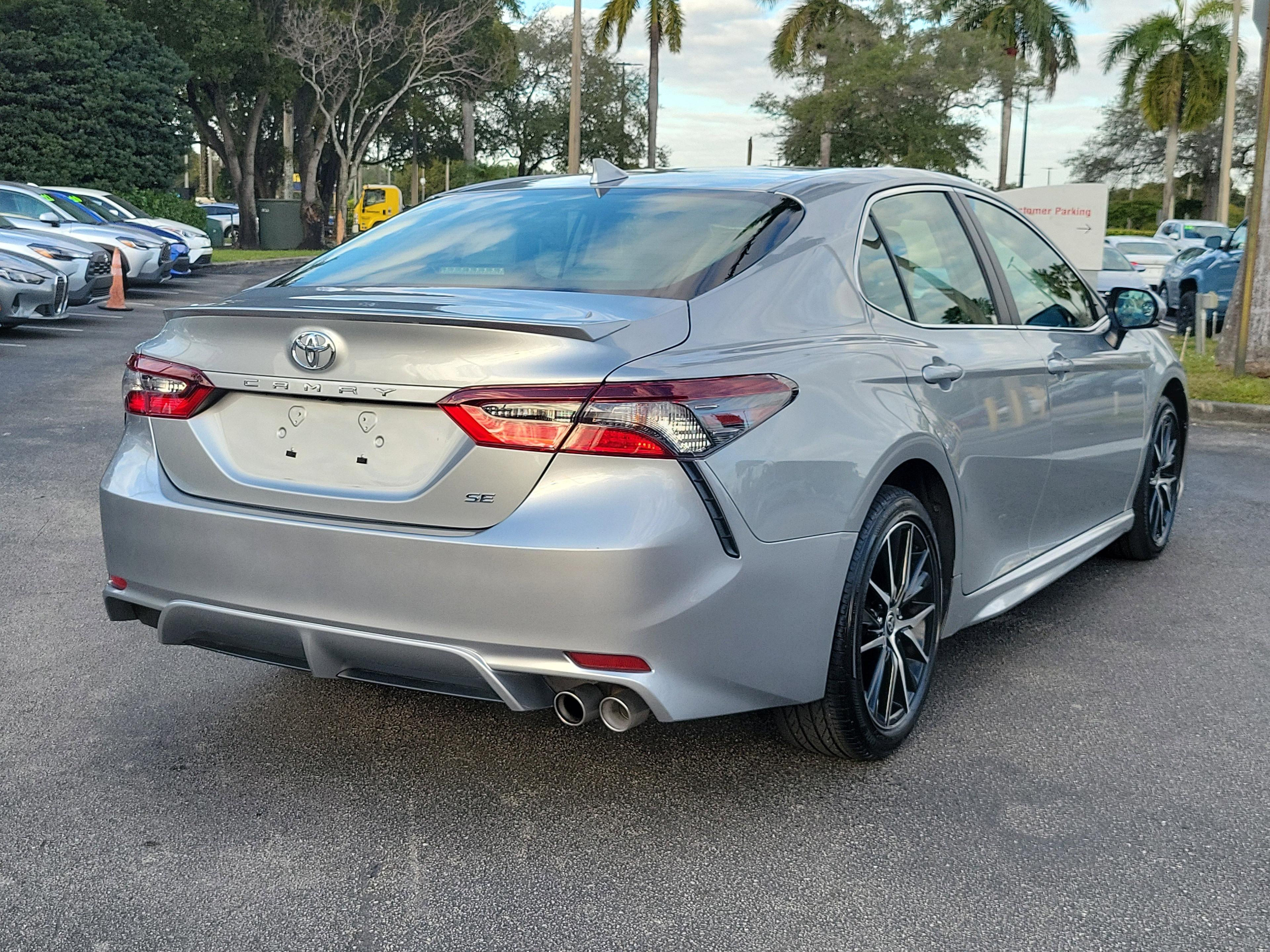 Toyota Camry Se Fwd - Thumbnail 5