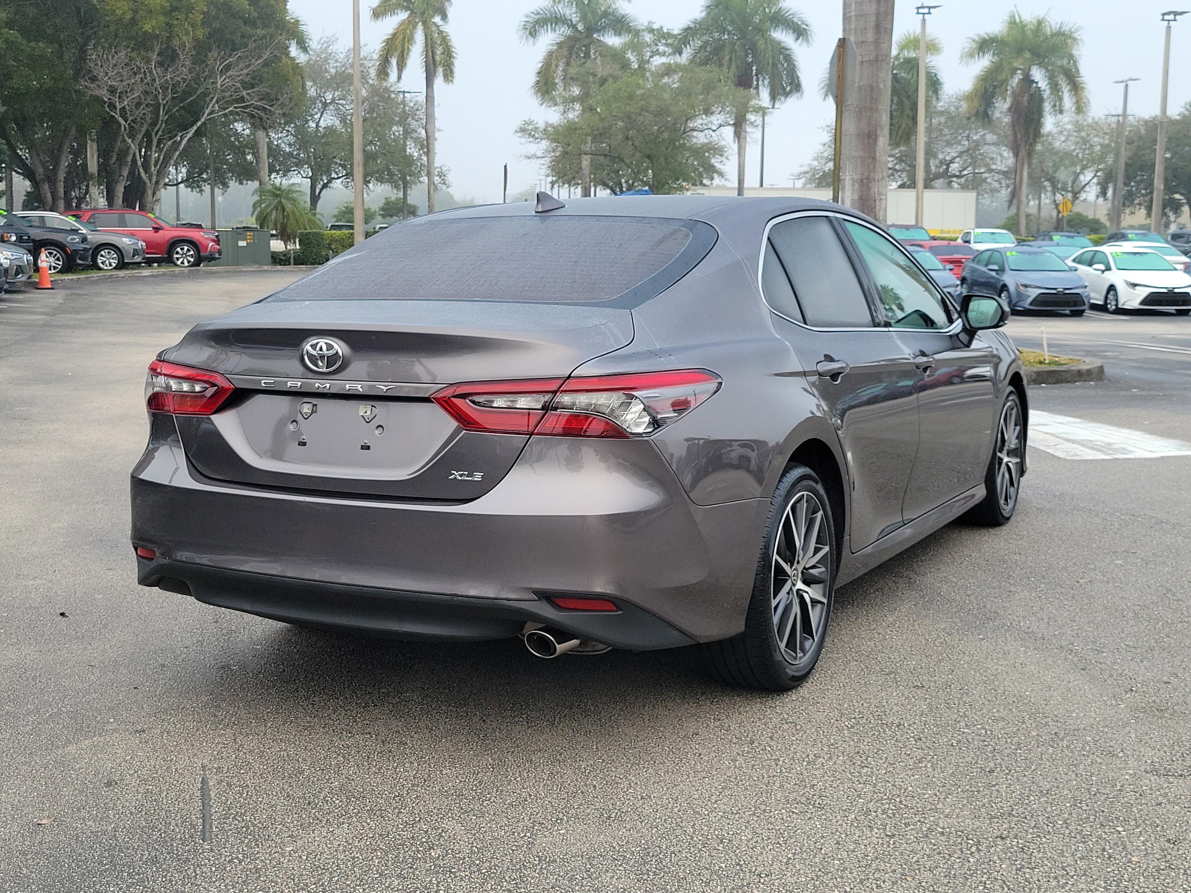 Toyota Camry Xle Fwd - Thumbnail 5