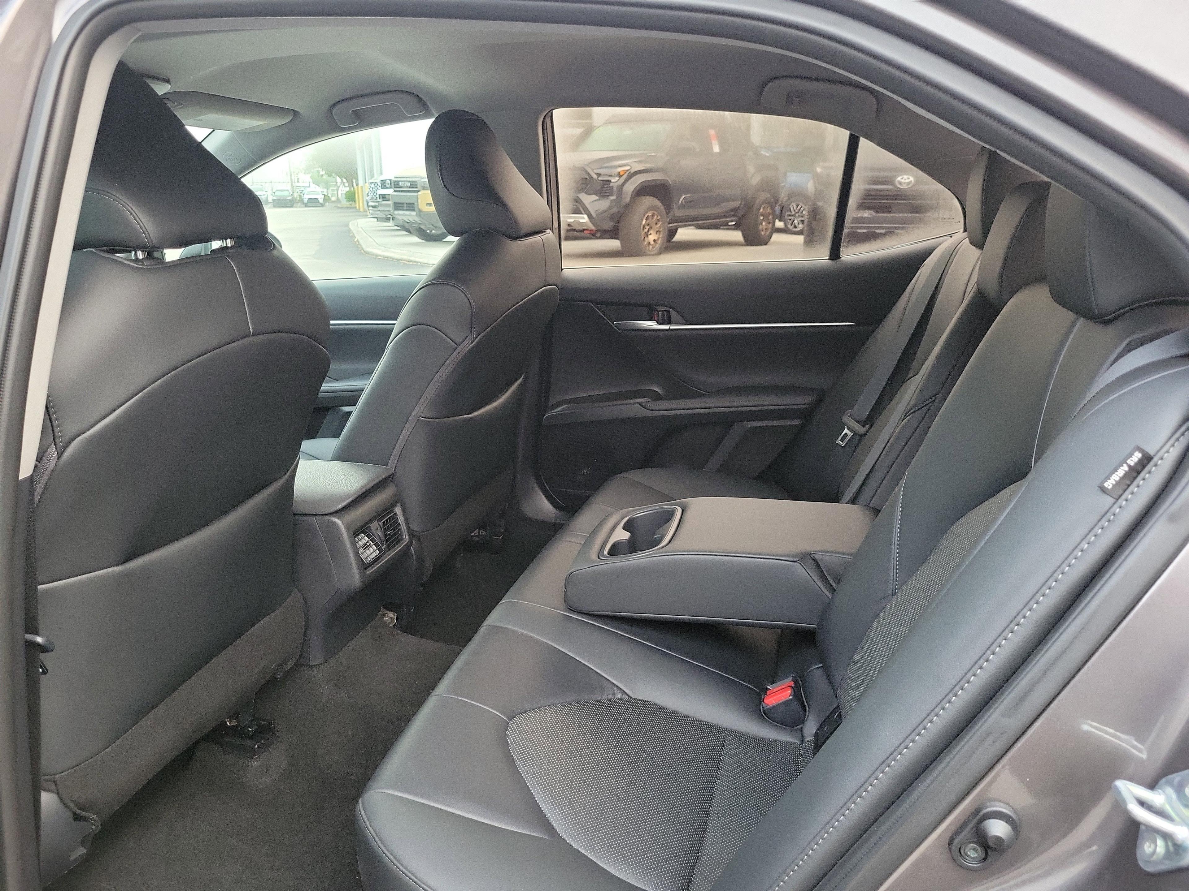 Toyota Camry Xle Fwd - Thumbnail 11