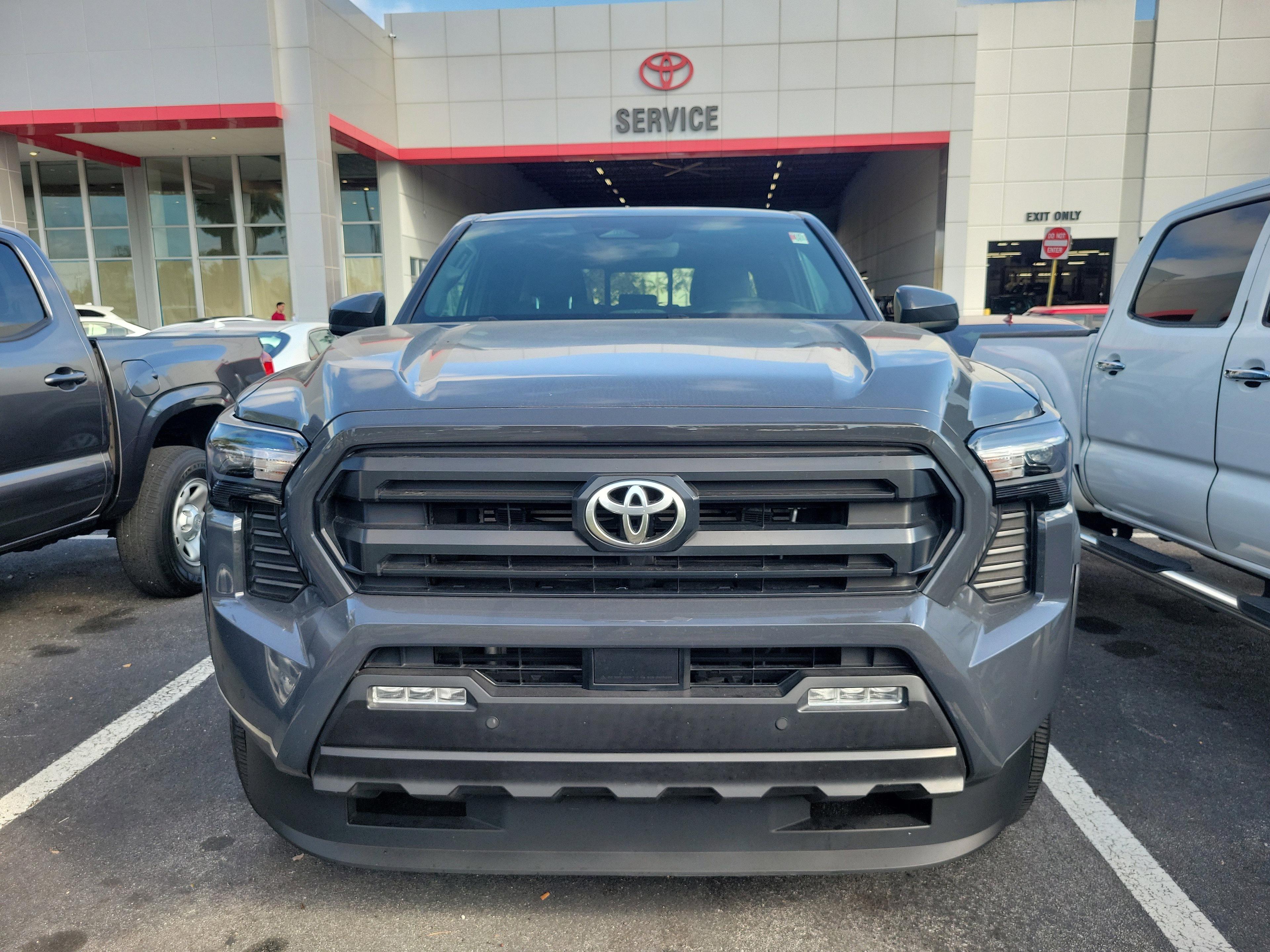 Toyota Tacoma 2Wd Sr5 Rwd Crew Cab - Thumbnail 3