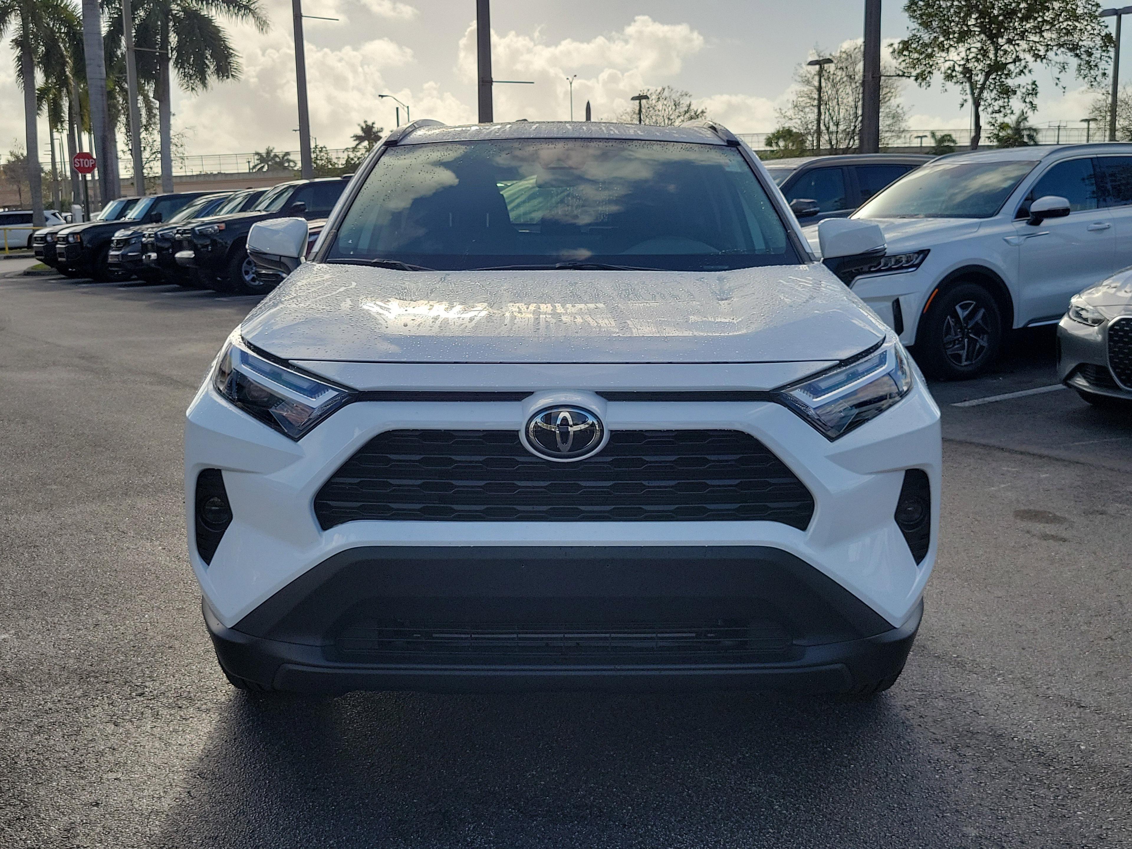 Toyota Rav4 Xle Fwd - Thumbnail 3