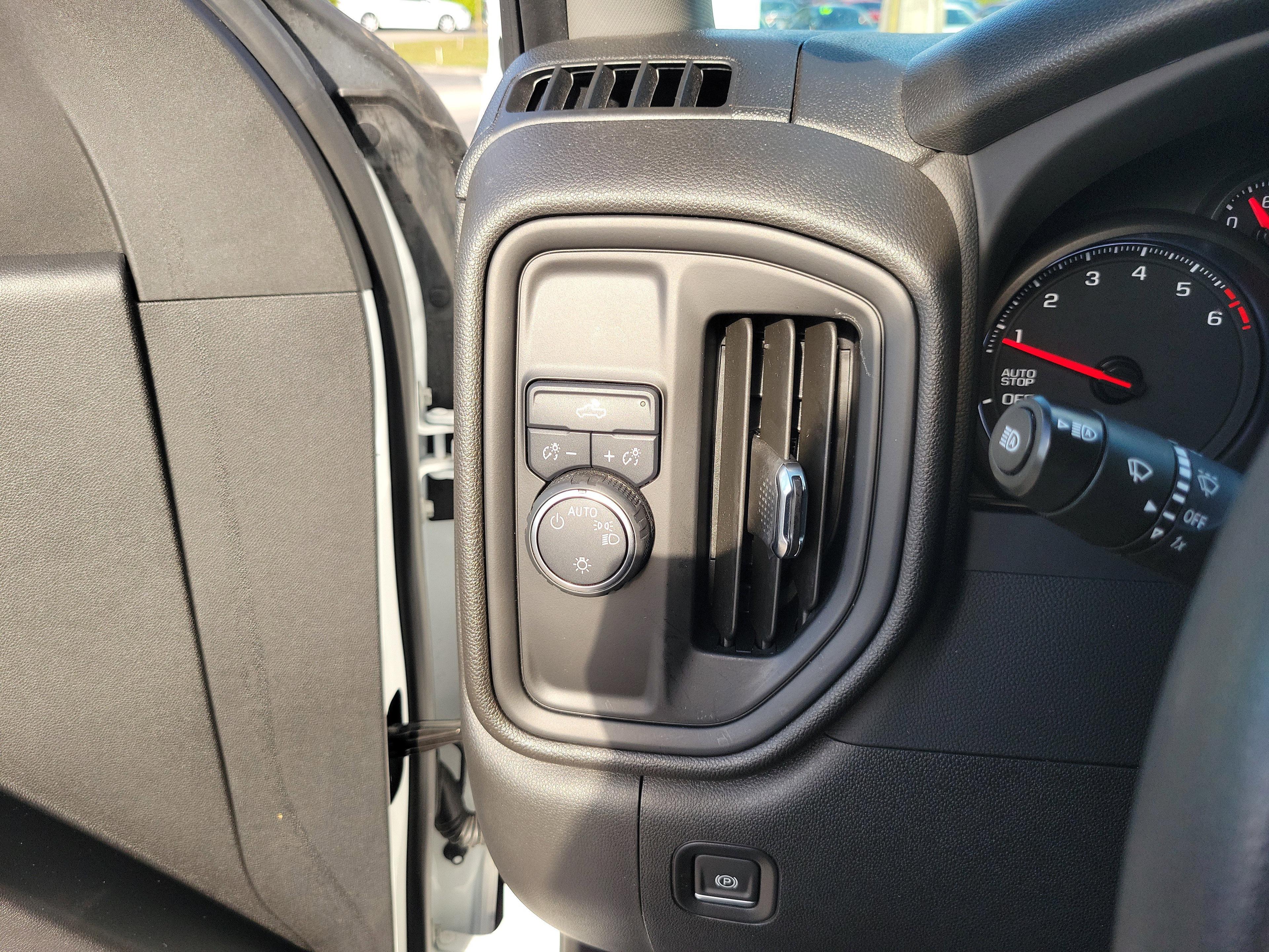 Chevrolet Silverado 1500 Custom Rwd Crew Cab - Thumbnail 17